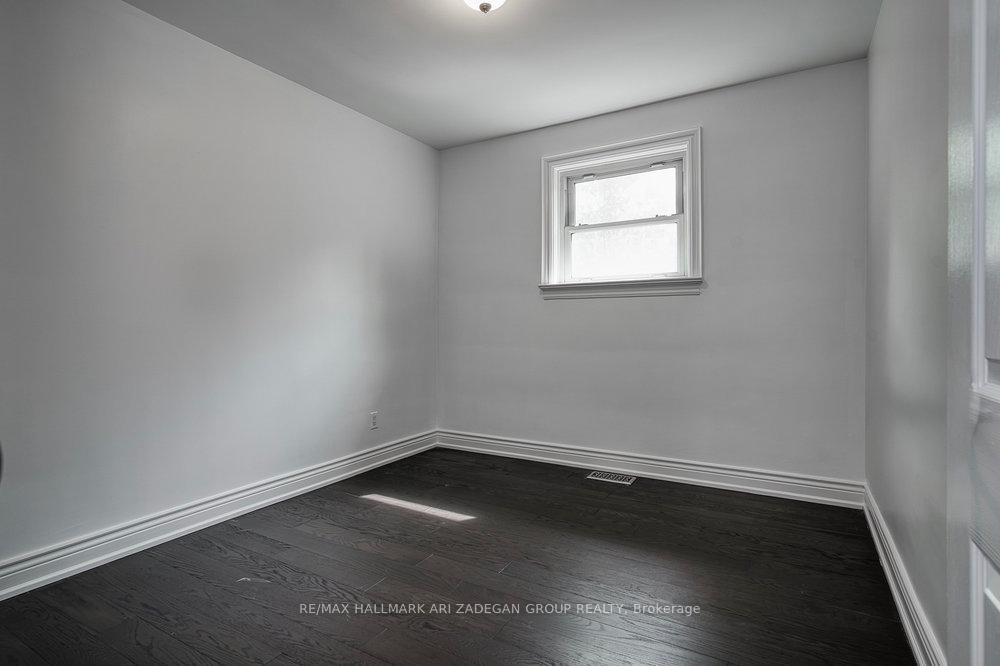 402 CENTRE Street E