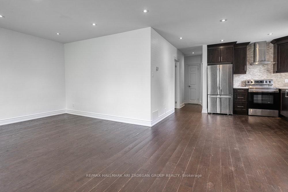 402 CENTRE Street E