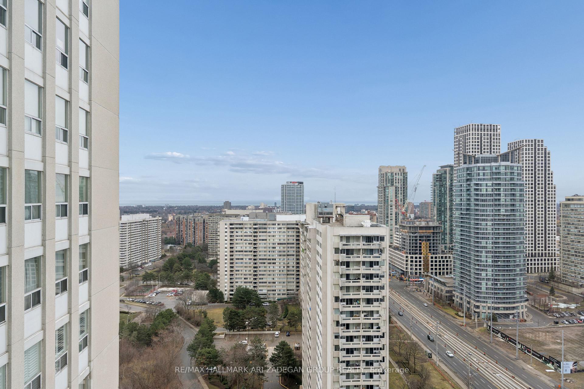 3560 Kaneff Crescent 2704, Mississauga, ON L5A 4A1