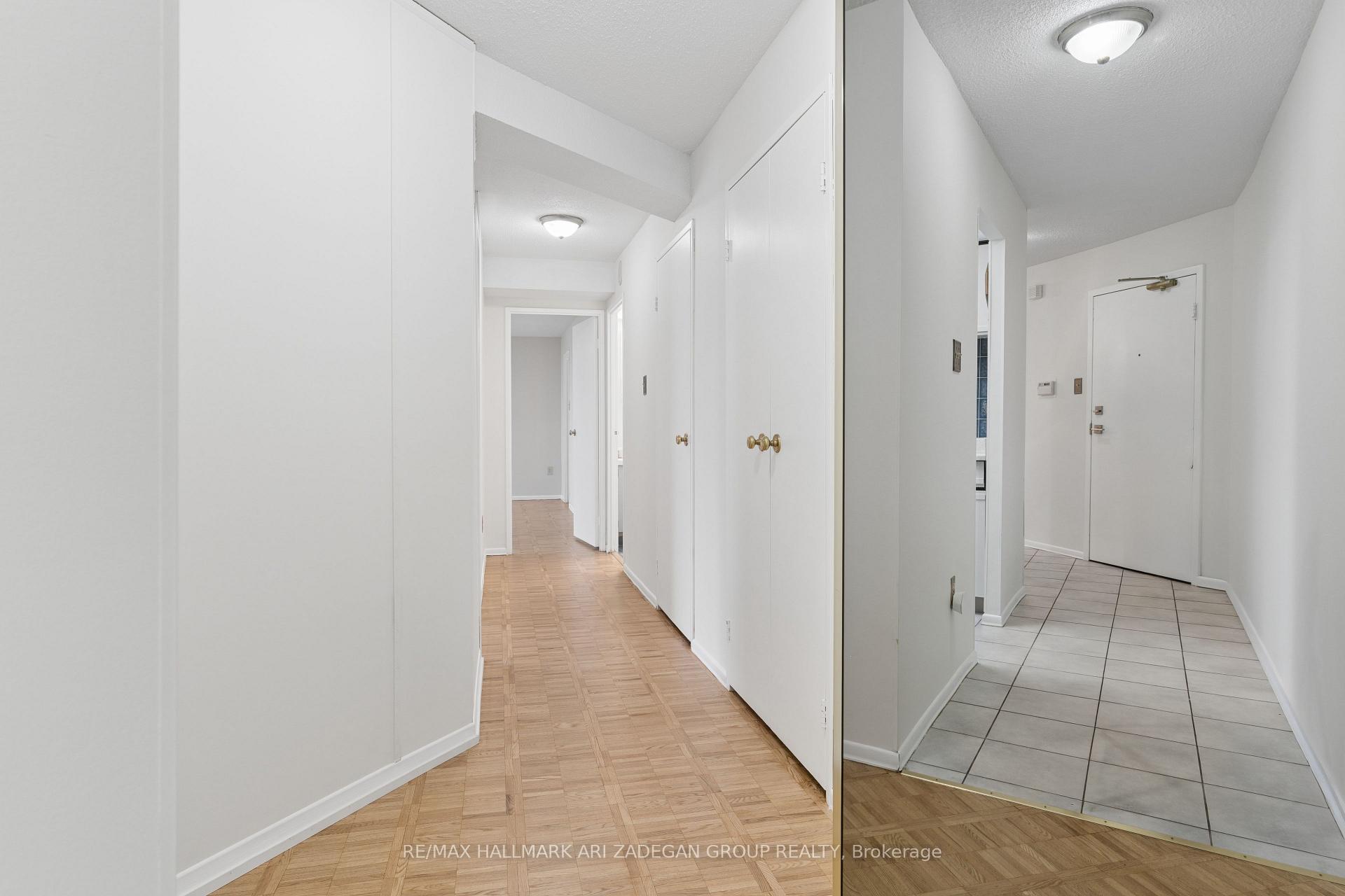 3560 Kaneff Crescent 2704, Mississauga, ON L5A 4A1