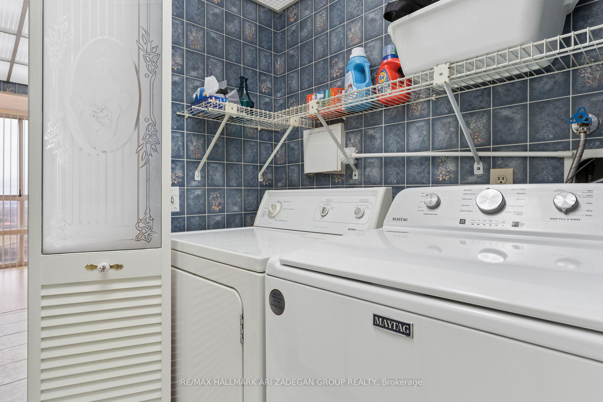 3560 Kaneff Crescent 2704, Mississauga, ON L5A 4A1