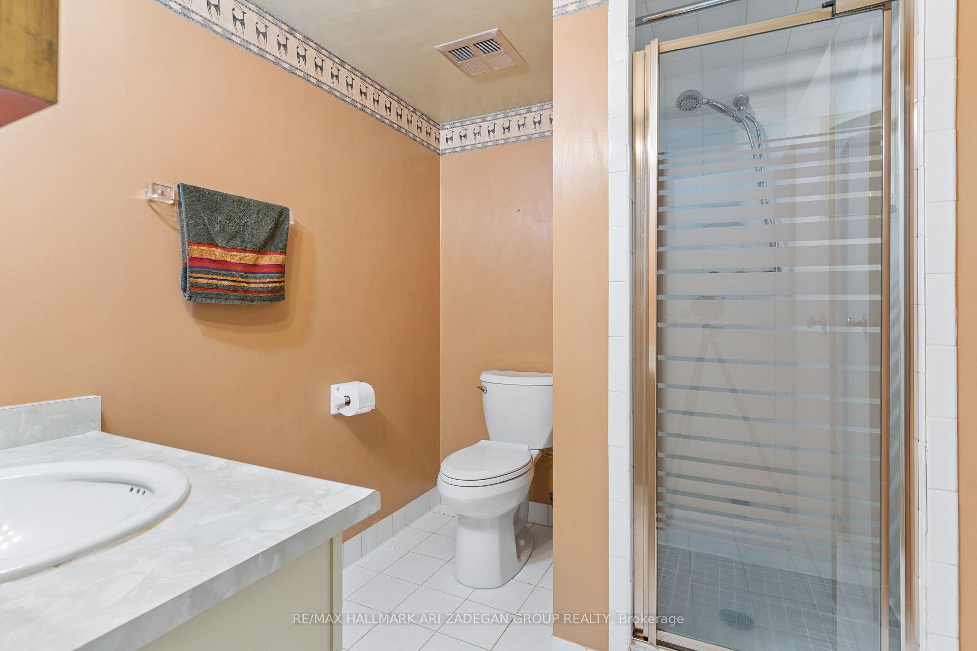 3560 Kaneff Crescent 2704, Mississauga, ON L5A 4A1