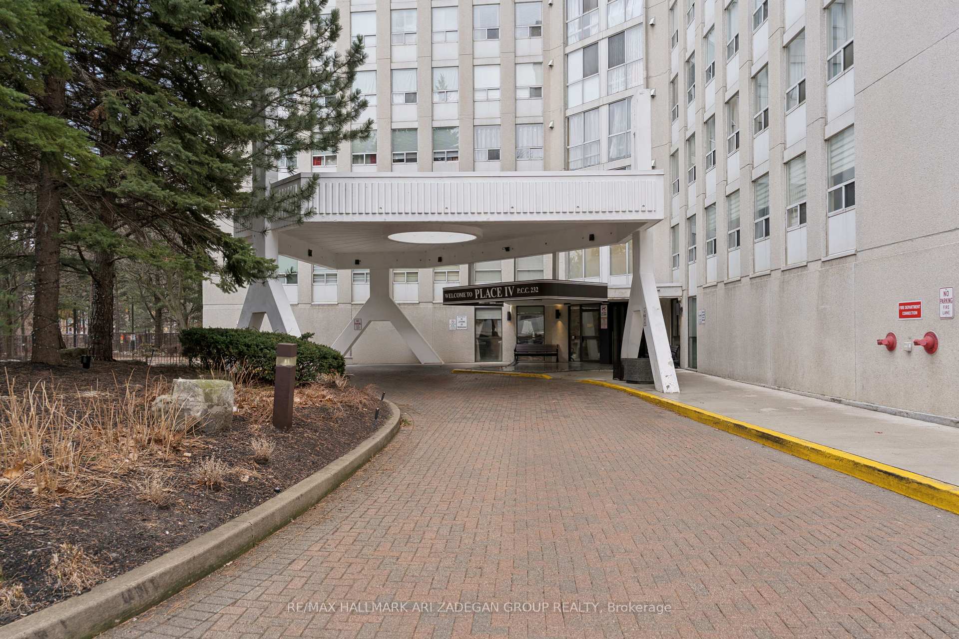 3560 Kaneff Crescent 2704, Mississauga, ON L5A 4A1