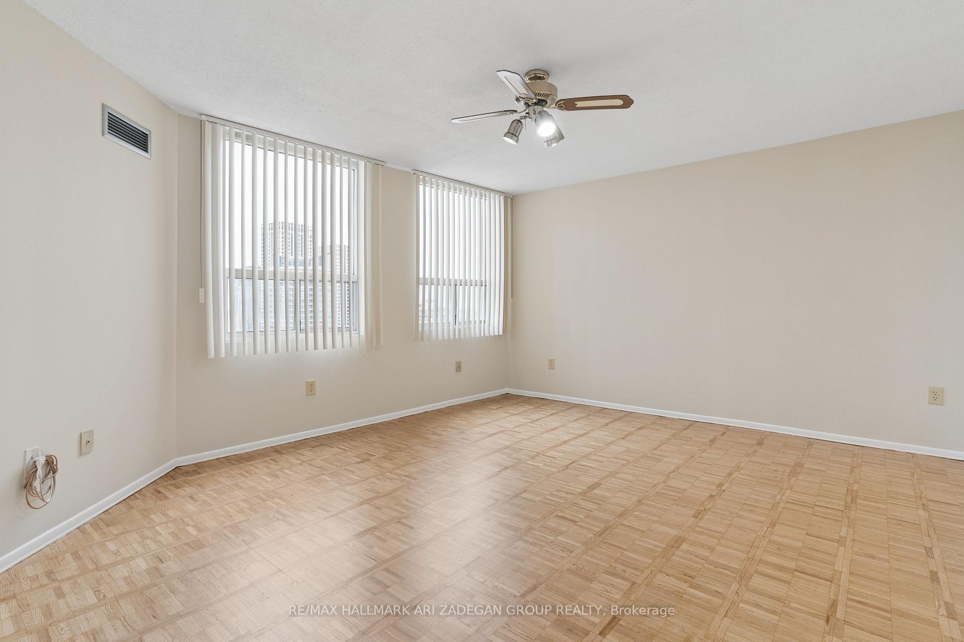 3560 Kaneff Crescent 2704, Mississauga, ON L5A 4A1