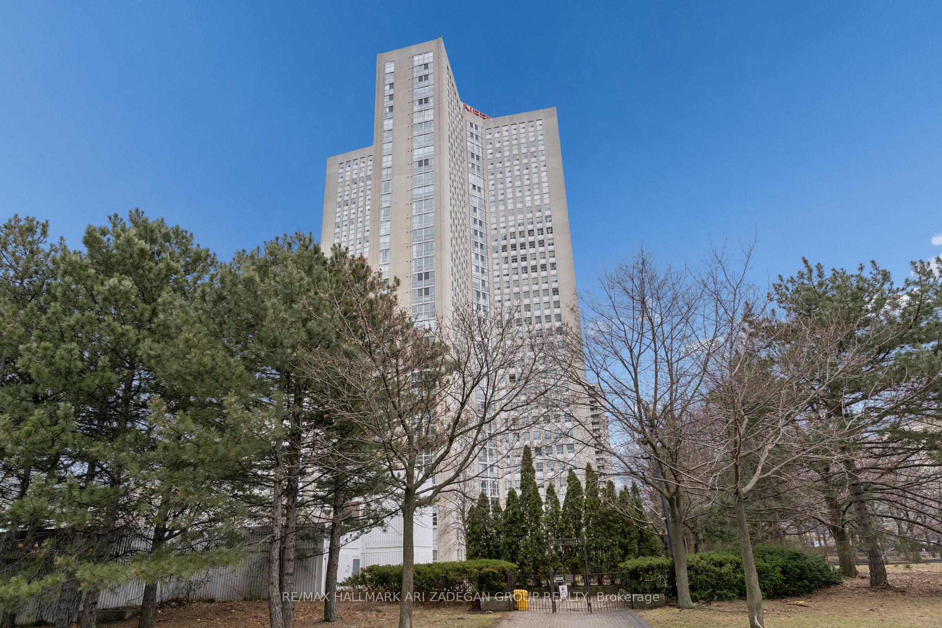 3560 Kaneff Crescent 2704, Mississauga, ON L5A 4A1