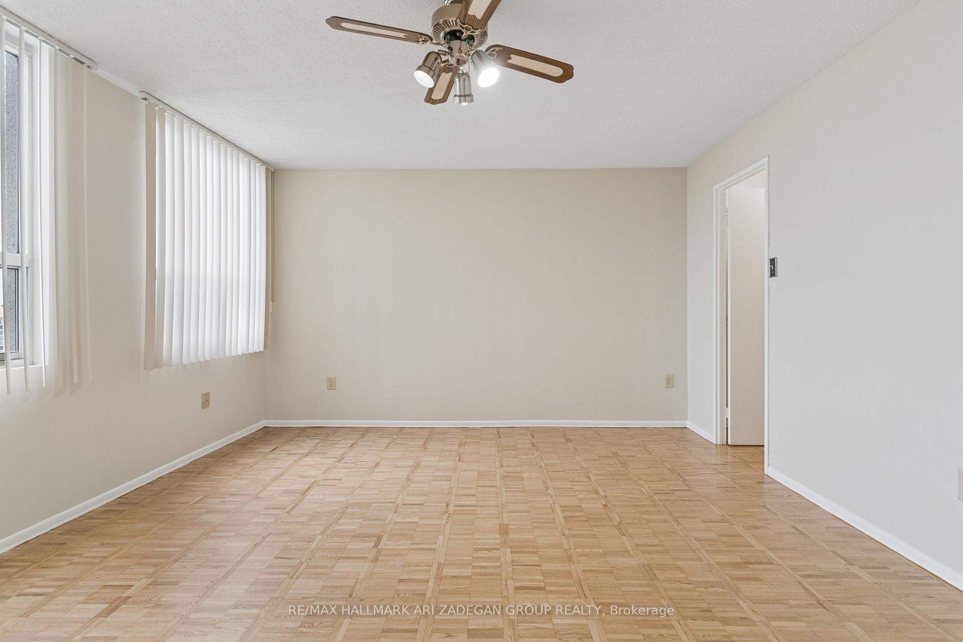 3560 Kaneff Crescent 2704, Mississauga, ON L5A 4A1