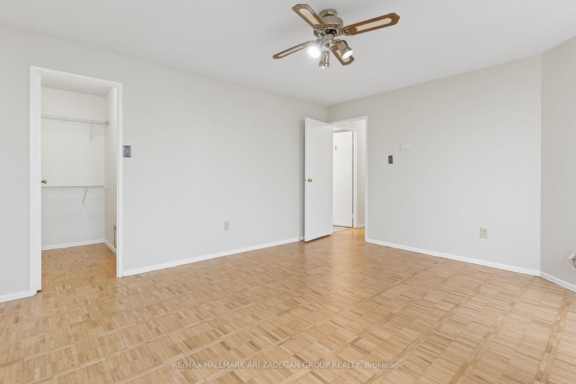 3560 Kaneff Crescent 2704, Mississauga, ON L5A 4A1