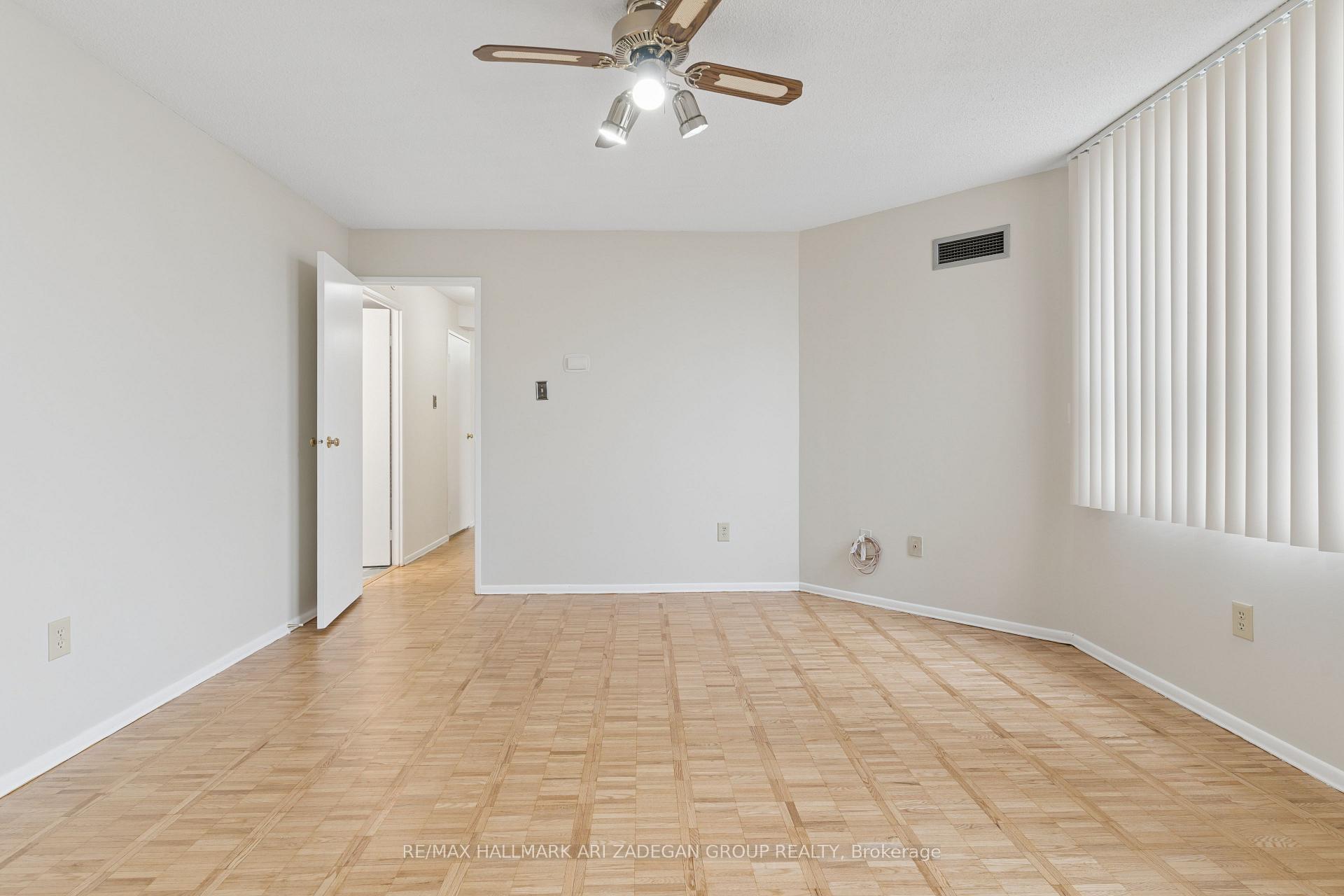 3560 Kaneff Crescent 2704, Mississauga, ON L5A 4A1