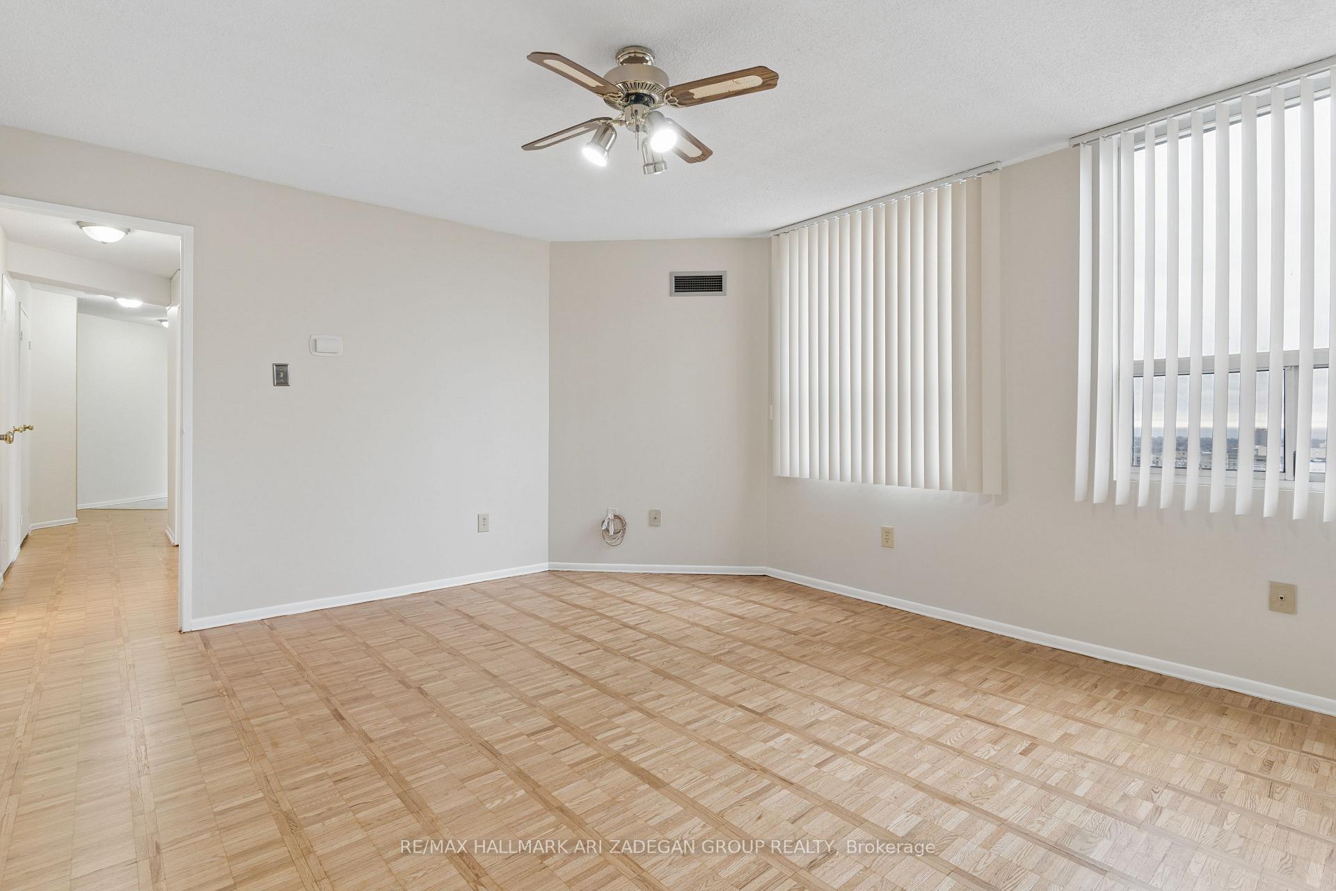 3560 Kaneff Crescent 2704, Mississauga, ON L5A 4A1