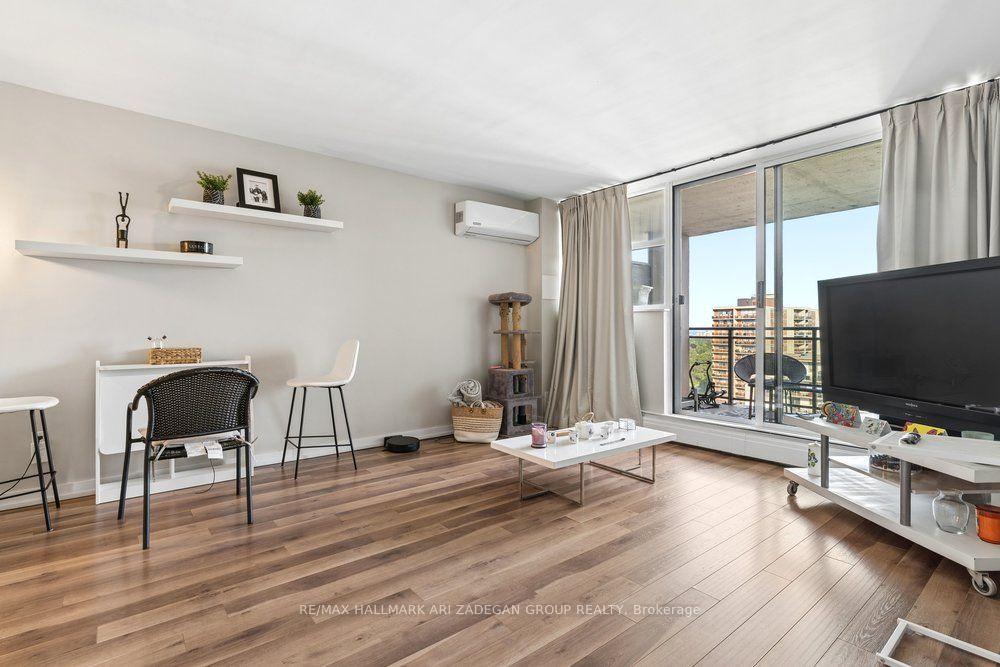 975 Warwick Court 1406