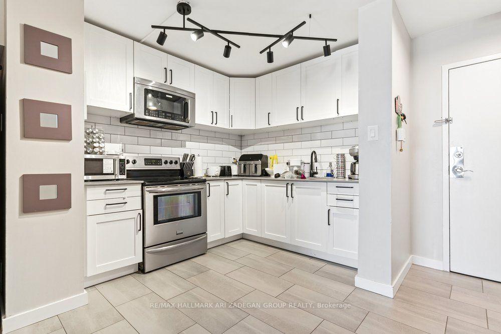 975 Warwick Court 1406
