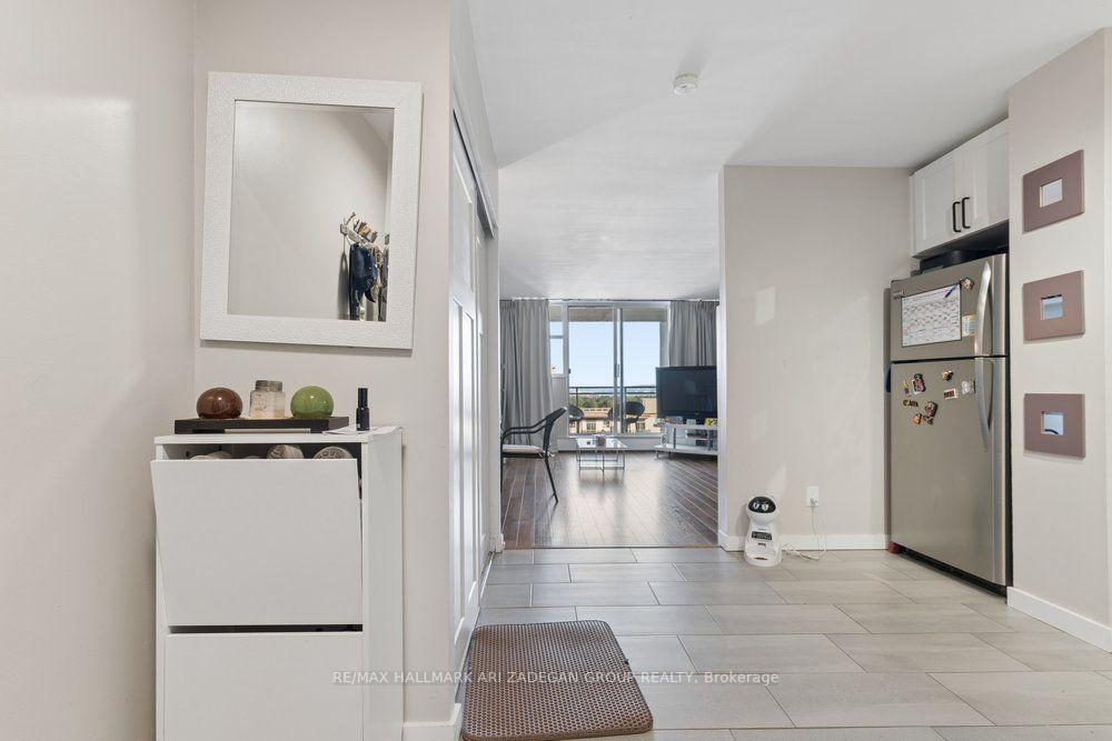 975 Warwick Court 1406