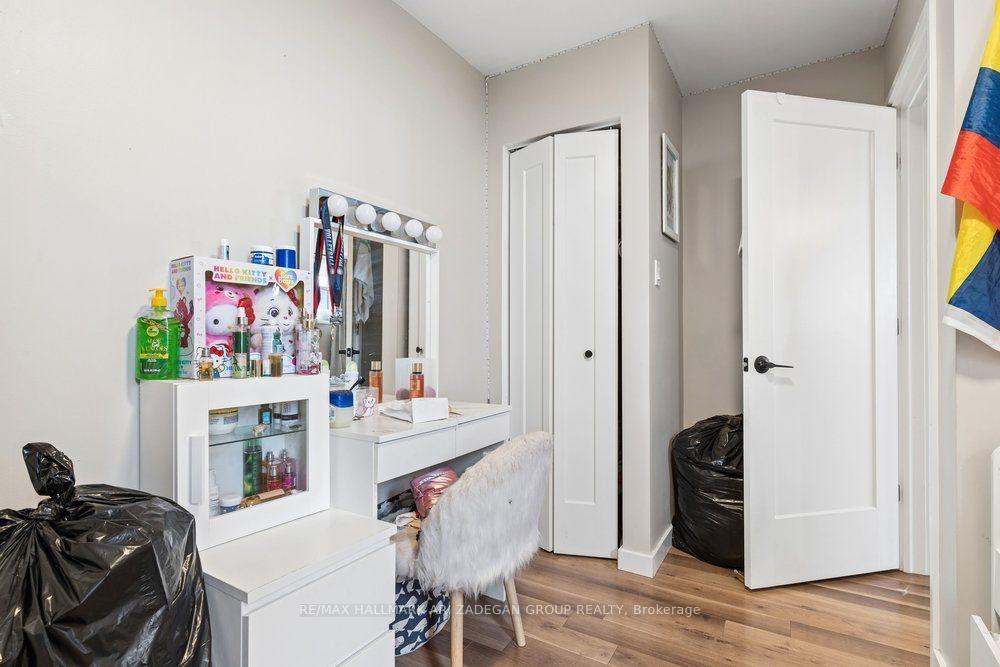 975 Warwick Court 1406