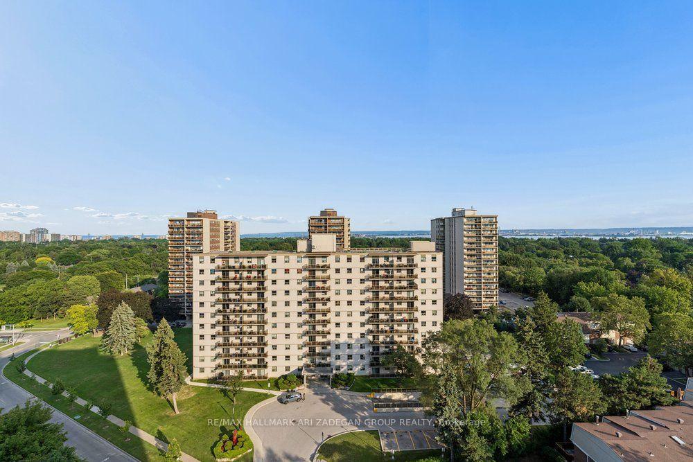 975 Warwick Court 1406