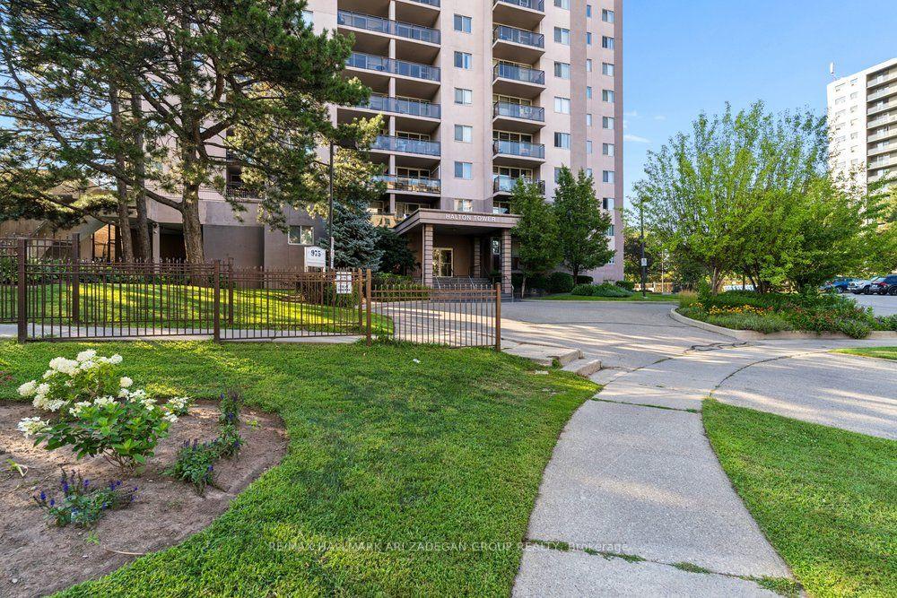 975 Warwick Court 1406
