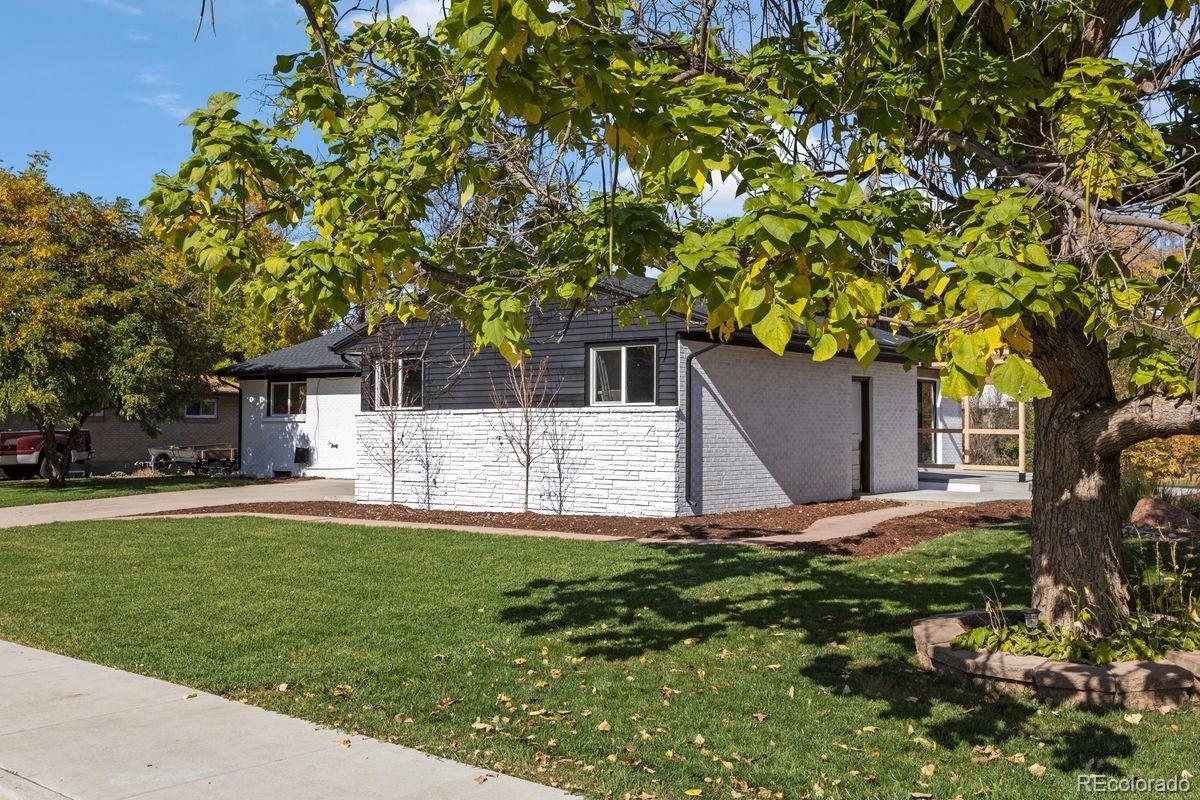 1153 W Shepperd Avenue
