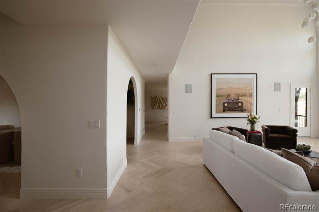 101 Glenmoor Lane