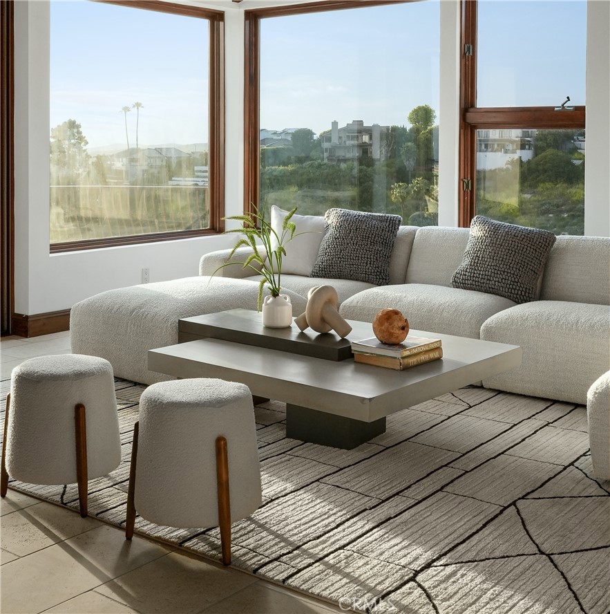 2516 Temple Hills Drive