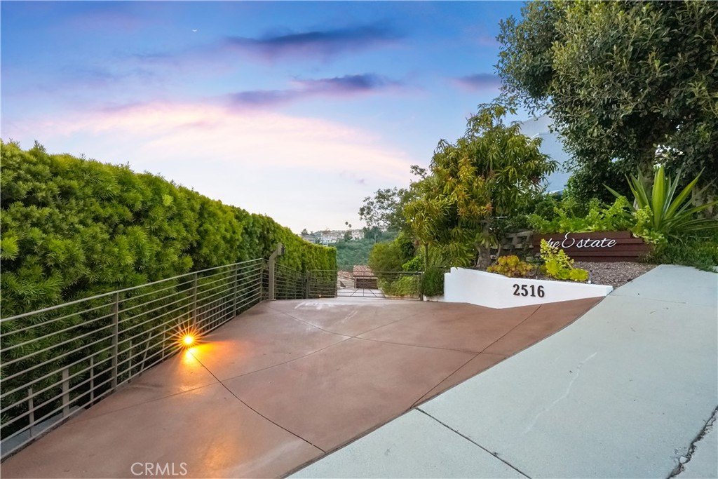 2516 Temple Hills Drive