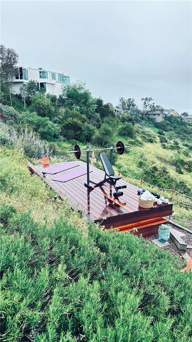 2516 Temple Hills Drive