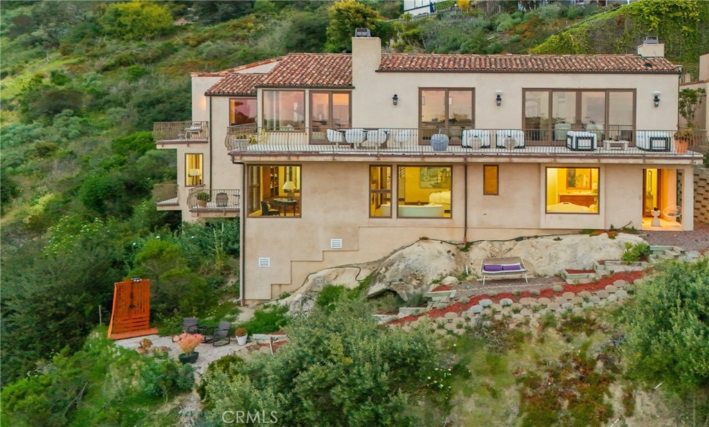 2516 Temple Hills Drive