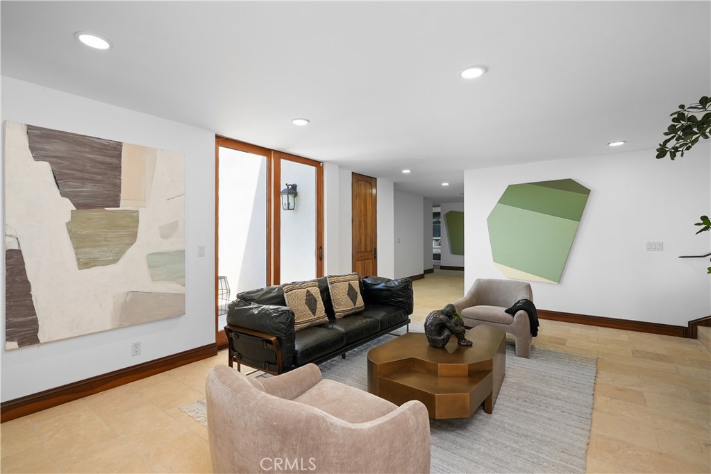 2516 Temple Hills Drive