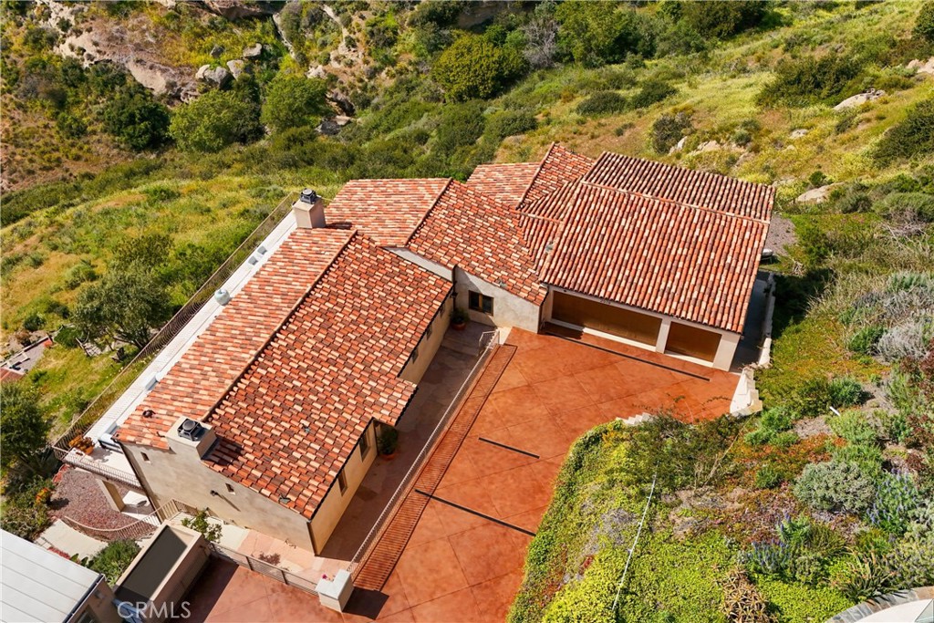 2516 Temple Hills Drive