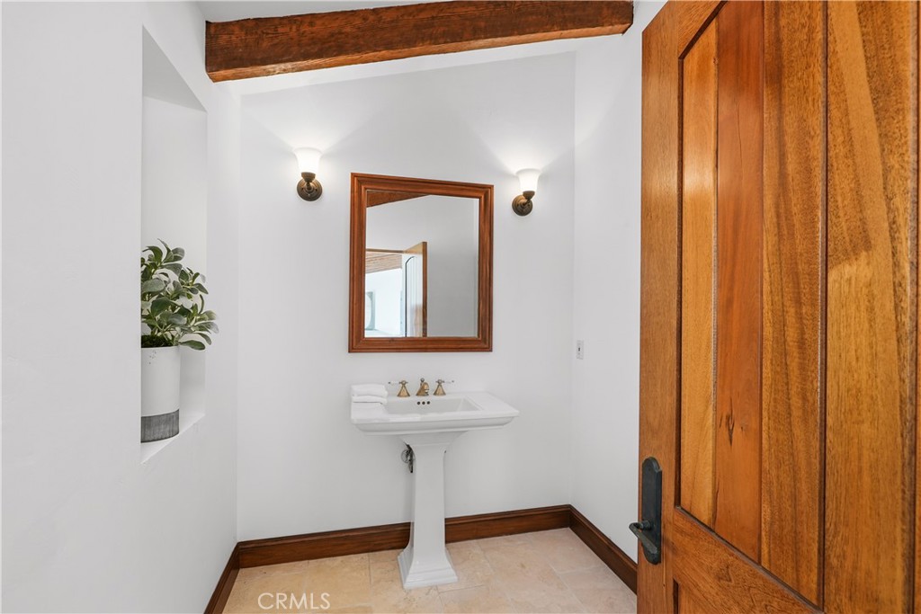 2516 Temple Hills Drive