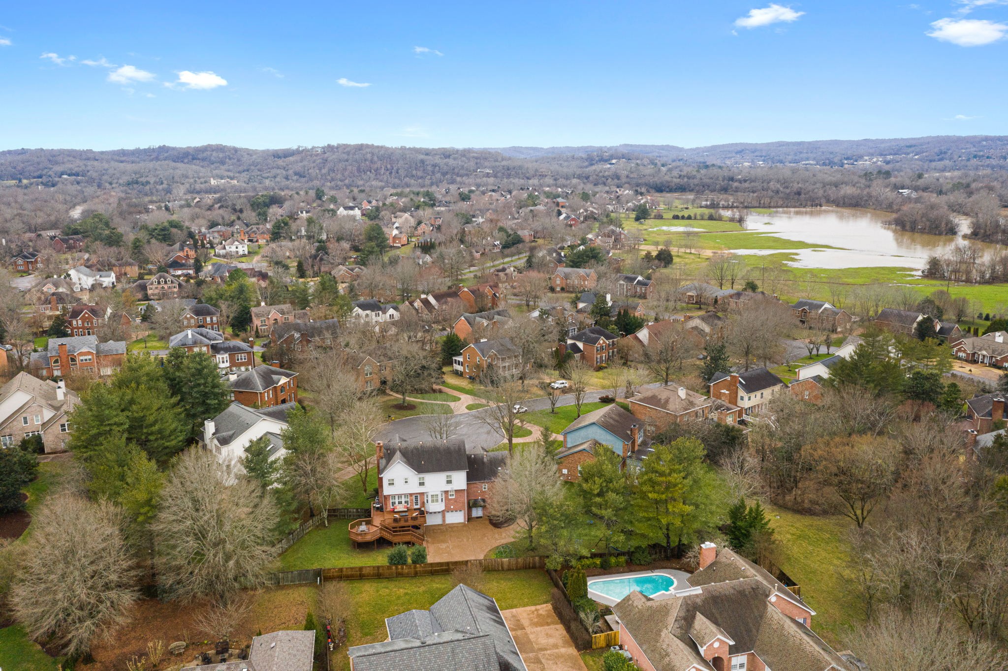 910 Riverbend Rd