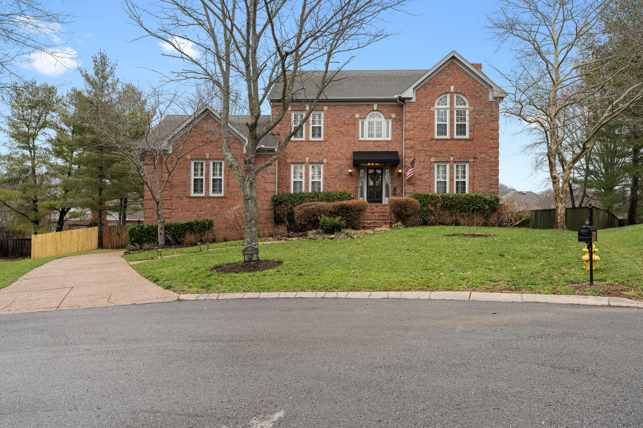 910 Riverbend Rd