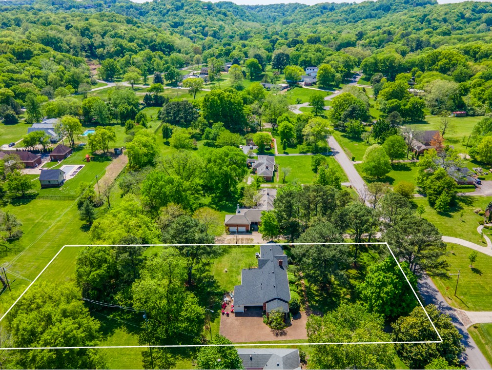 6305 Robin Hill Rd
