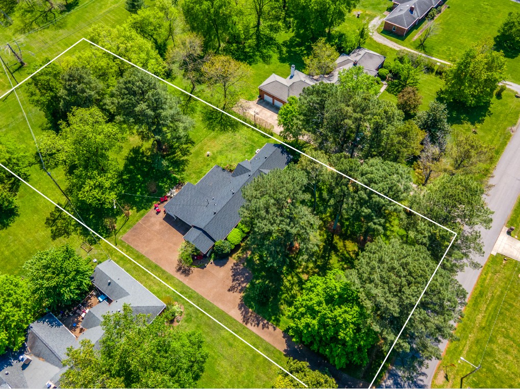 6305 Robin Hill Rd