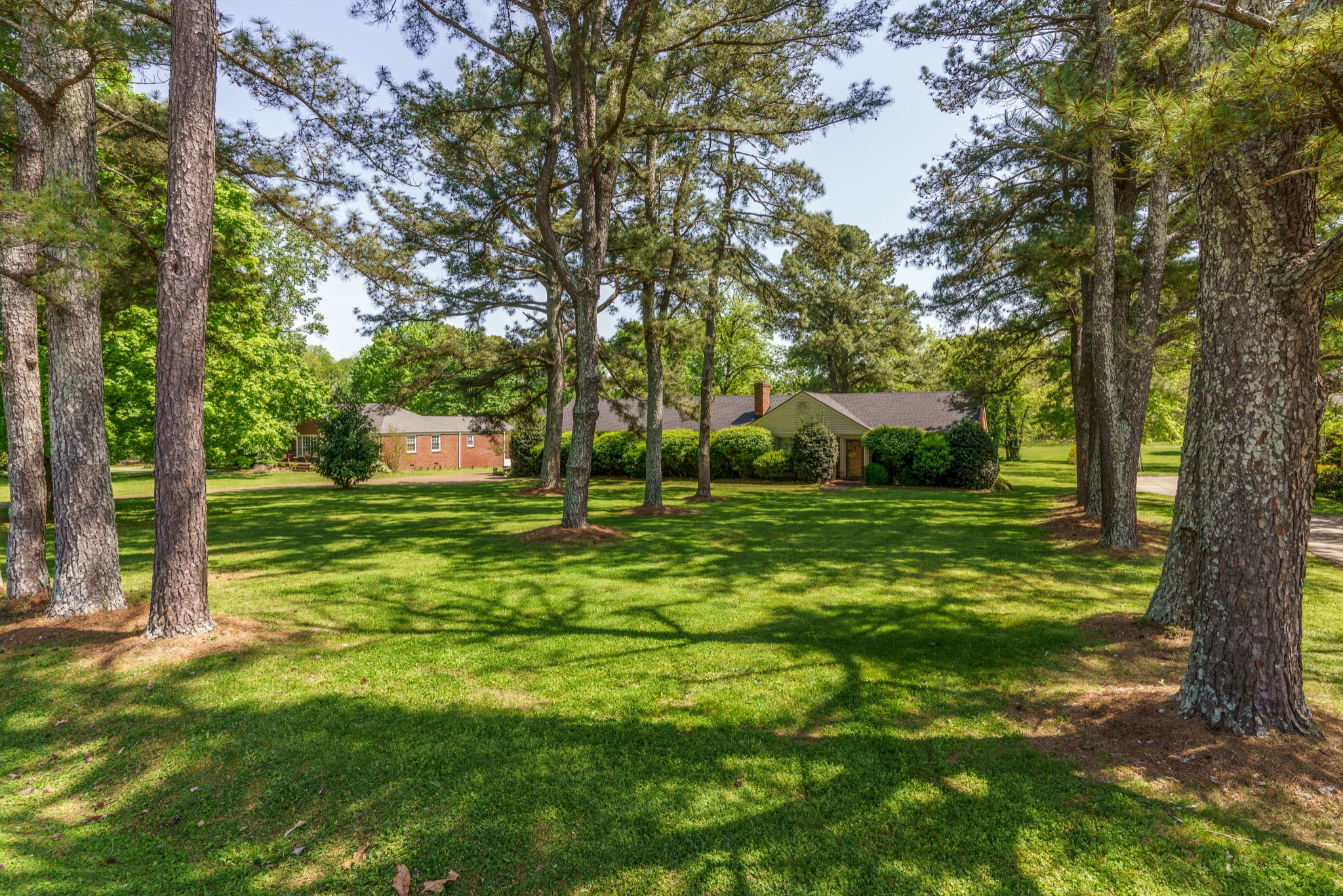 6305 Robin Hill Rd