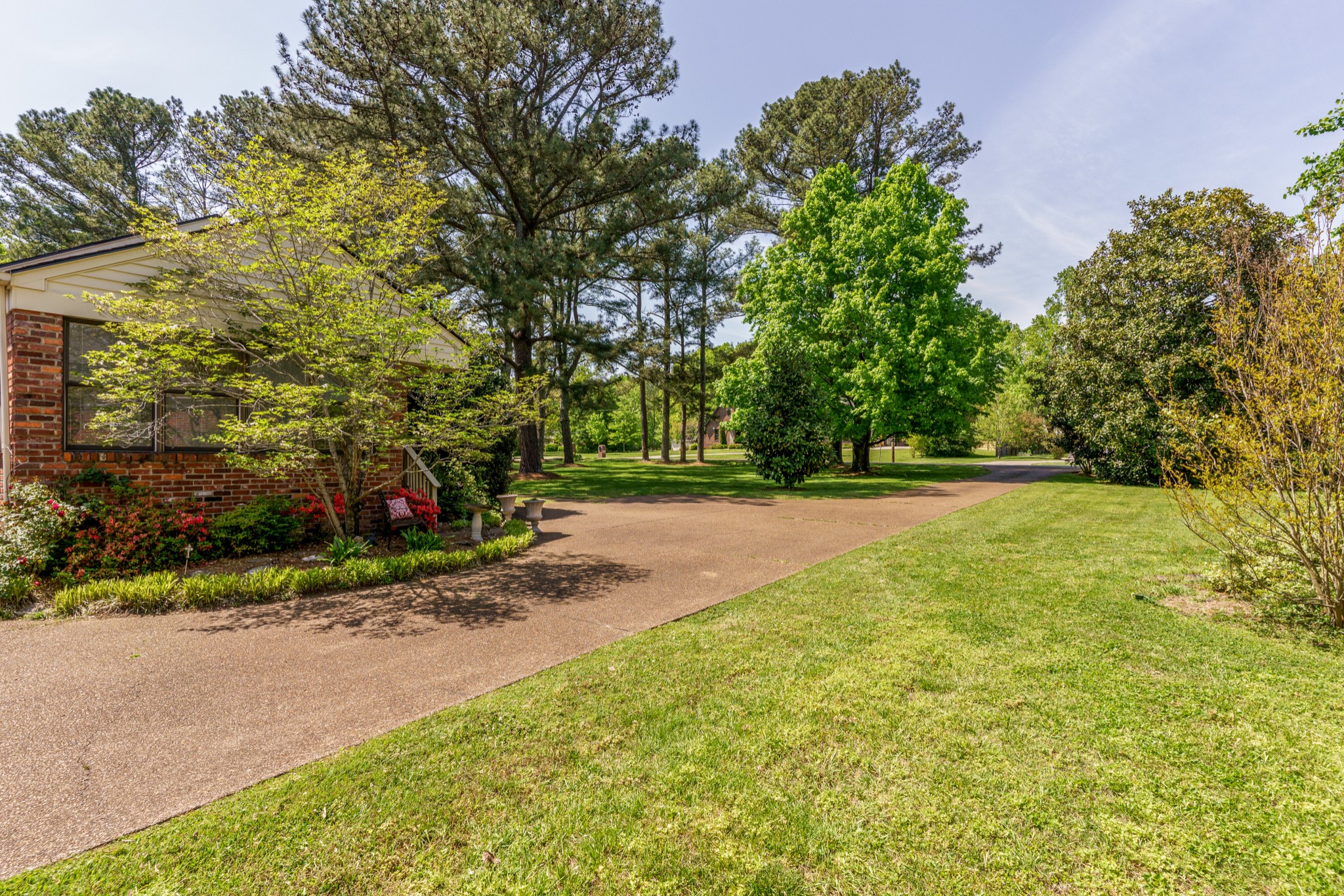 6305 Robin Hill Rd