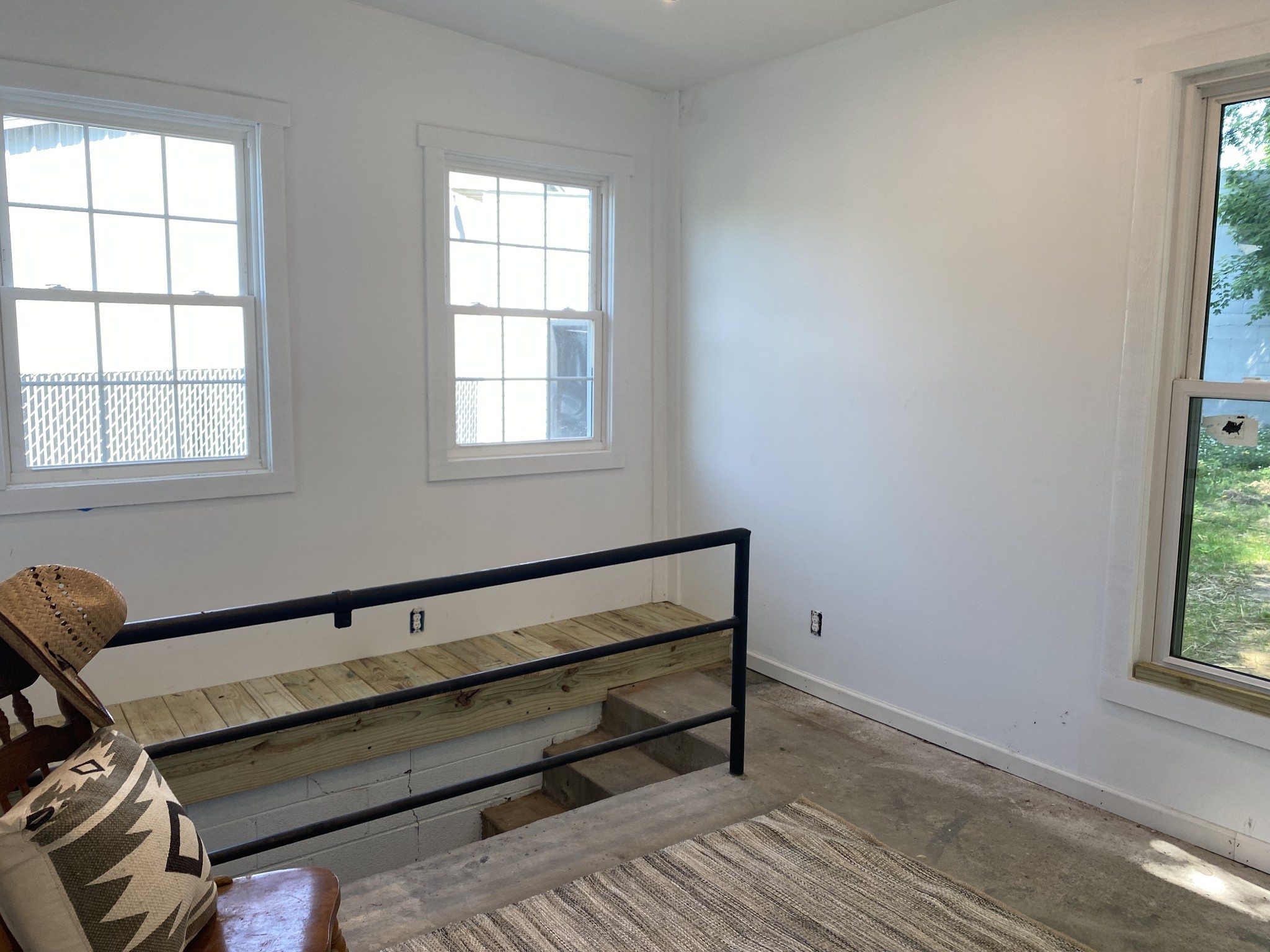 212 Rayon Dr