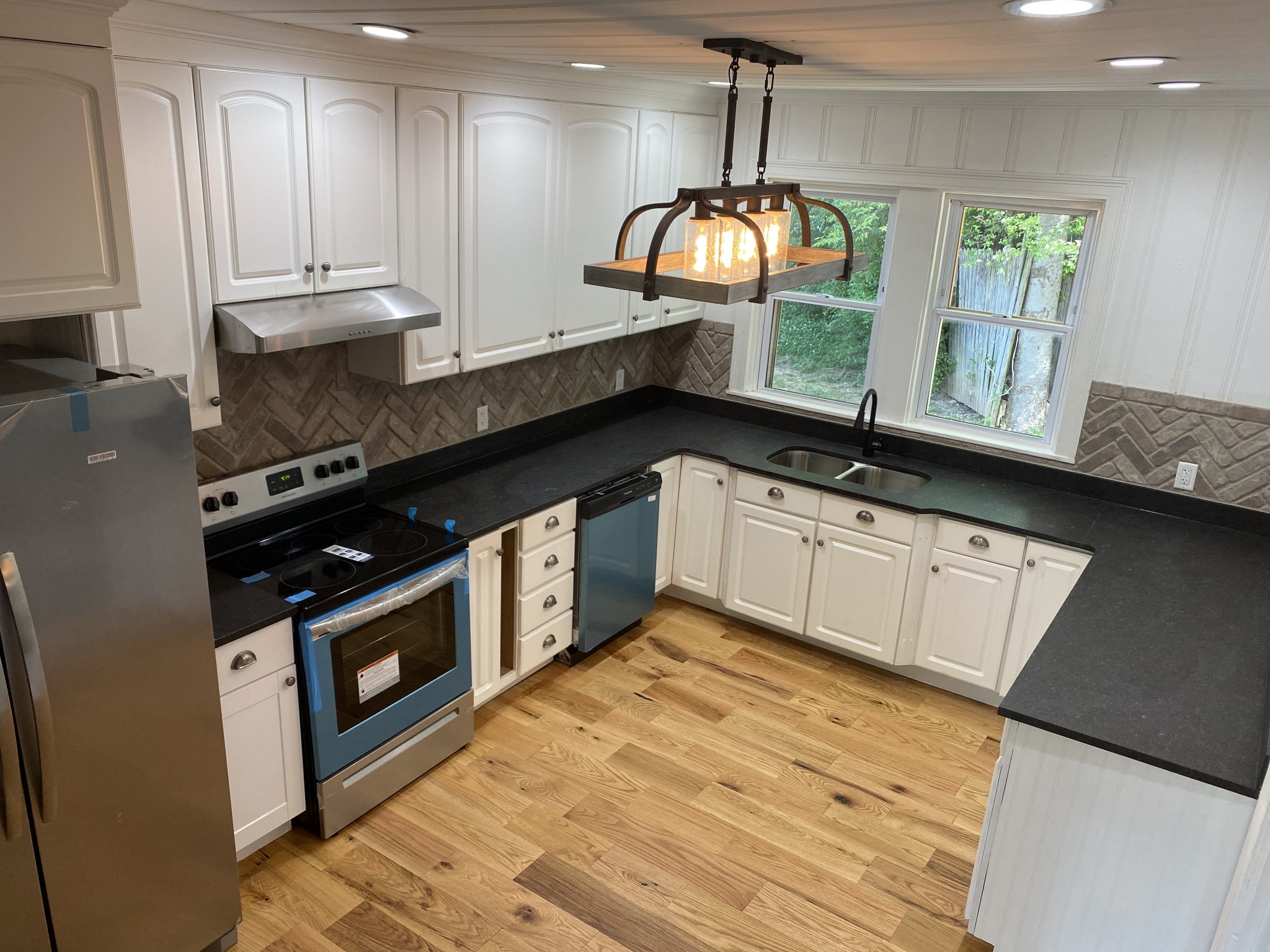 212 Rayon Dr