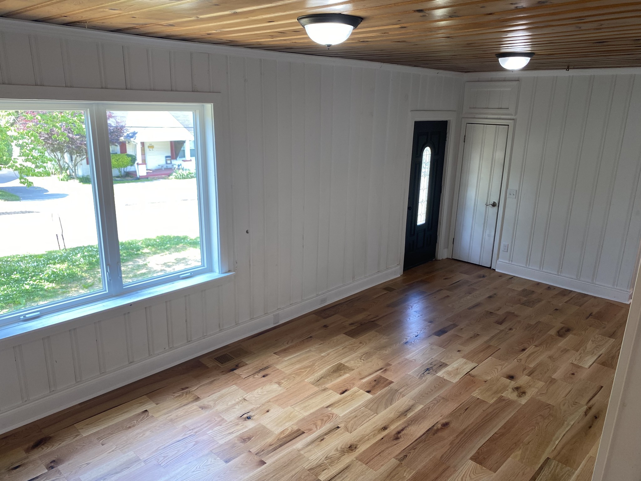 212 Rayon Dr