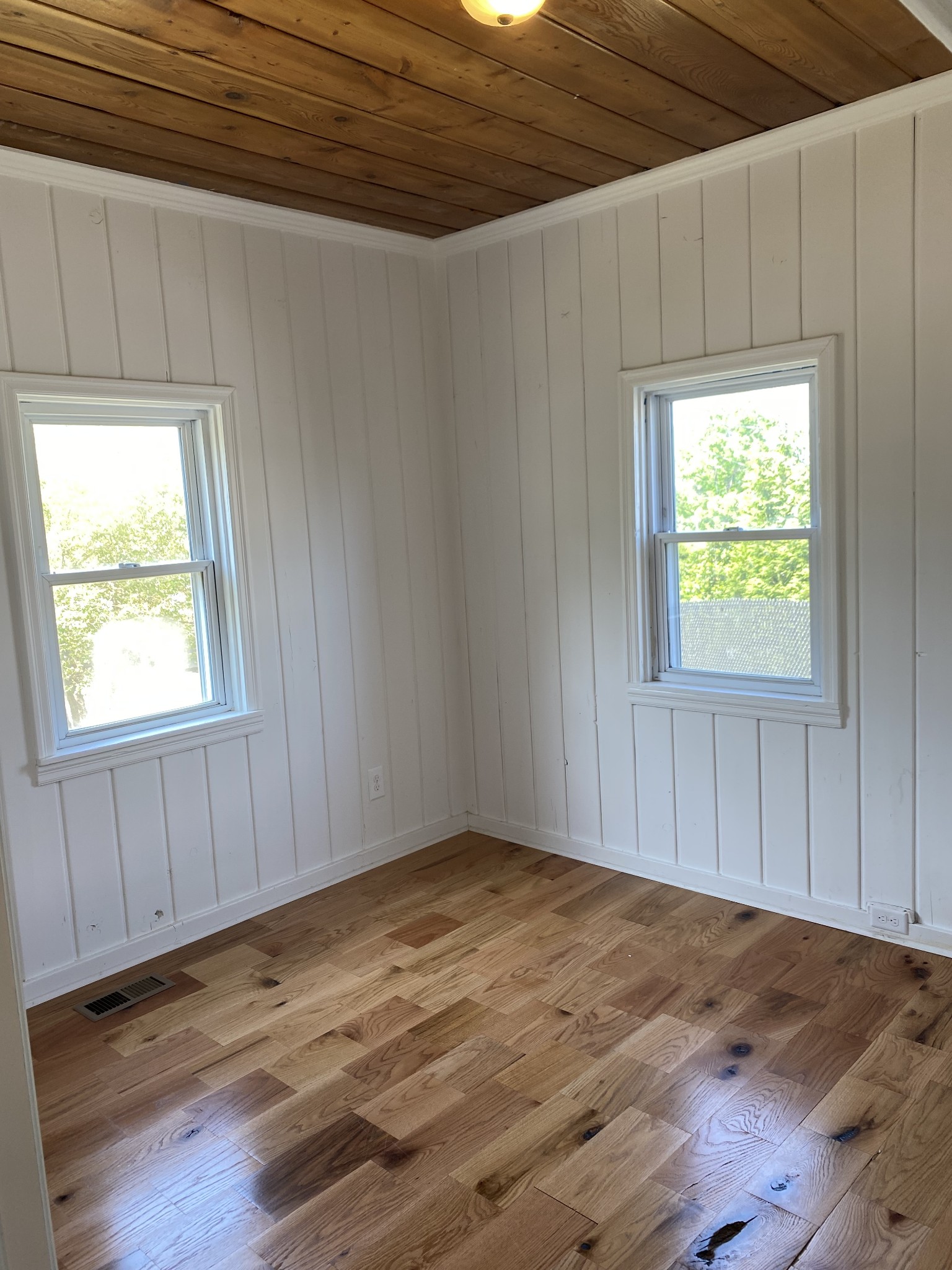 212 Rayon Dr
