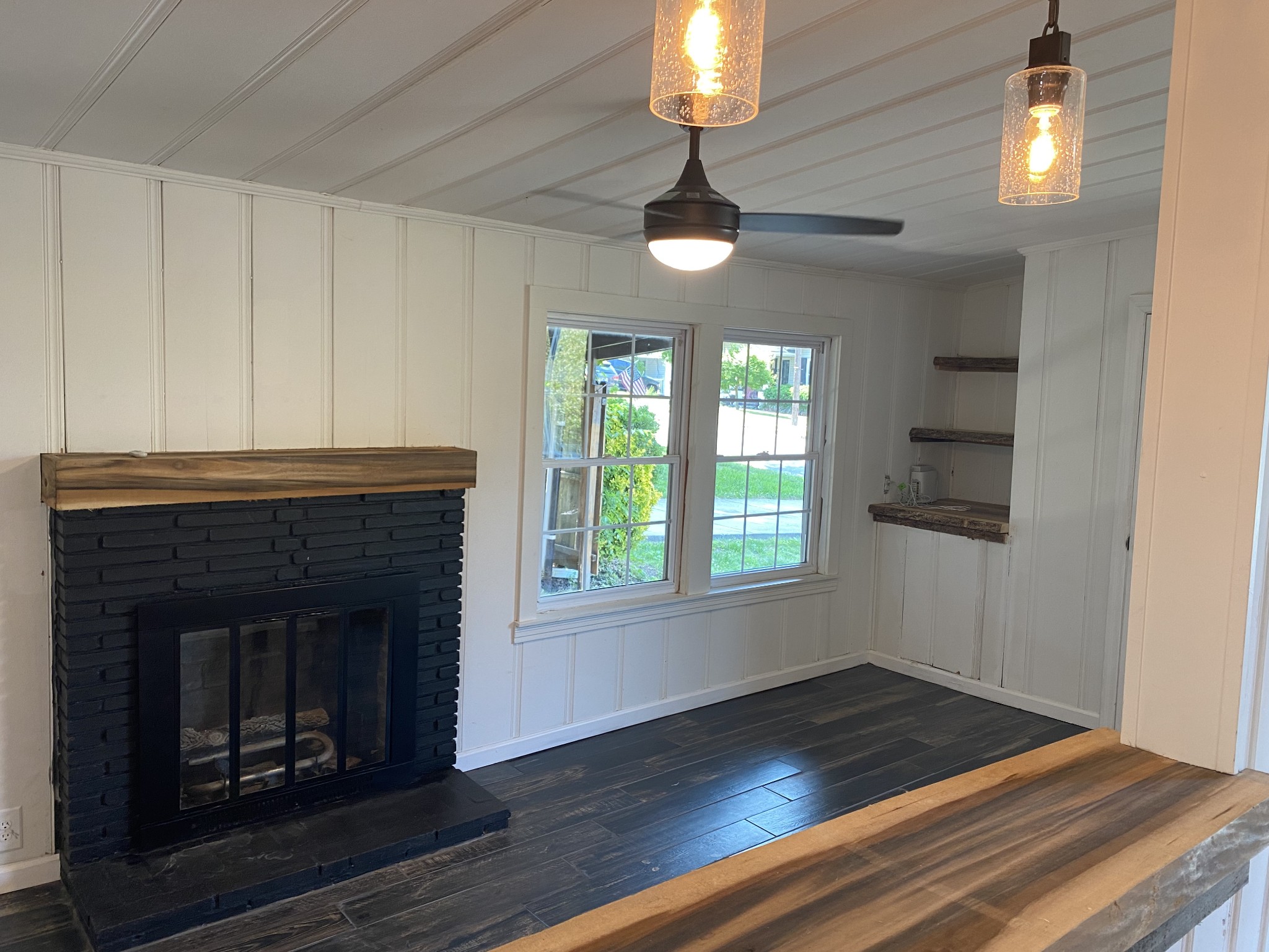 212 Rayon Dr