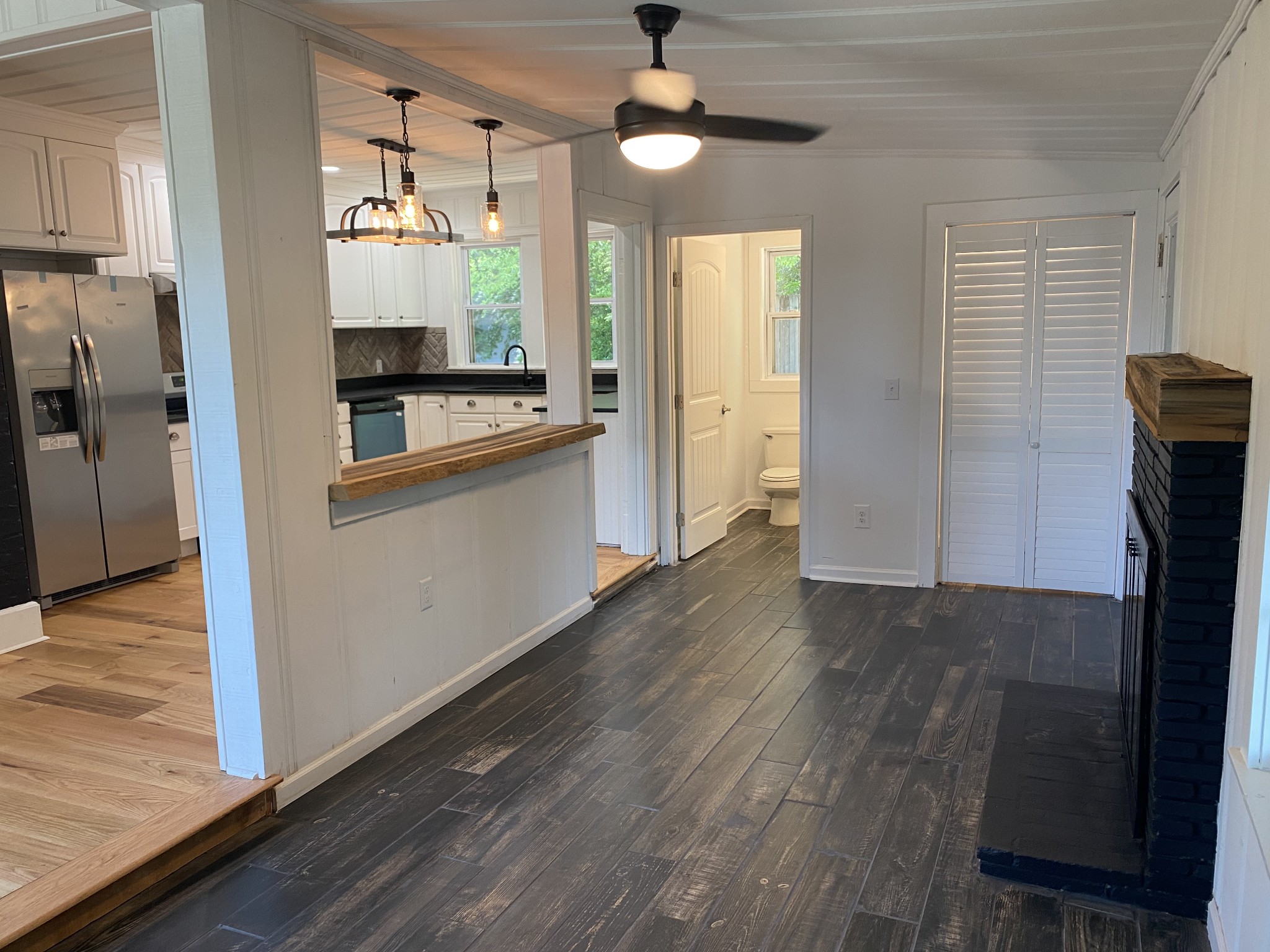 212 Rayon Dr
