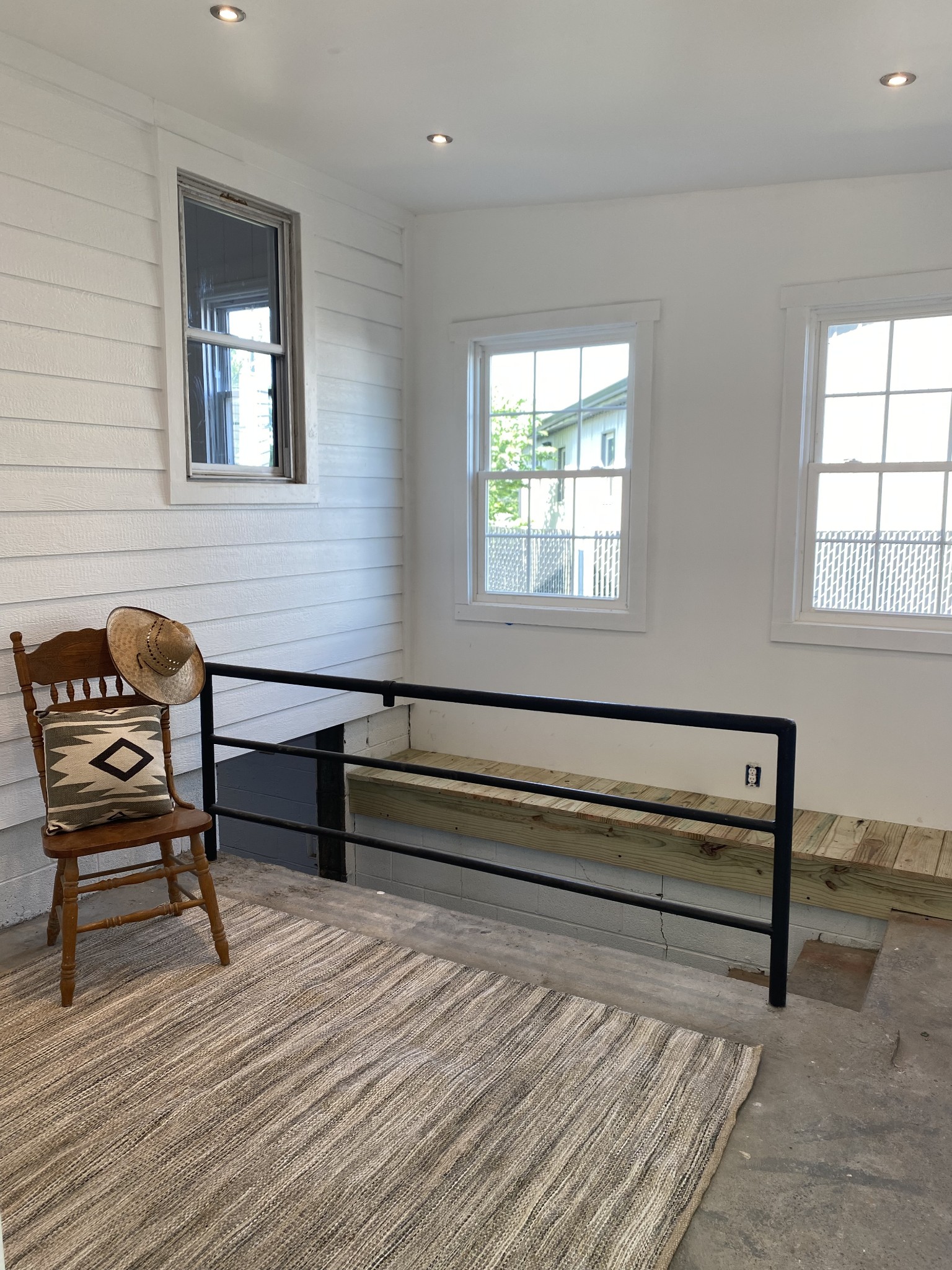212 Rayon Dr