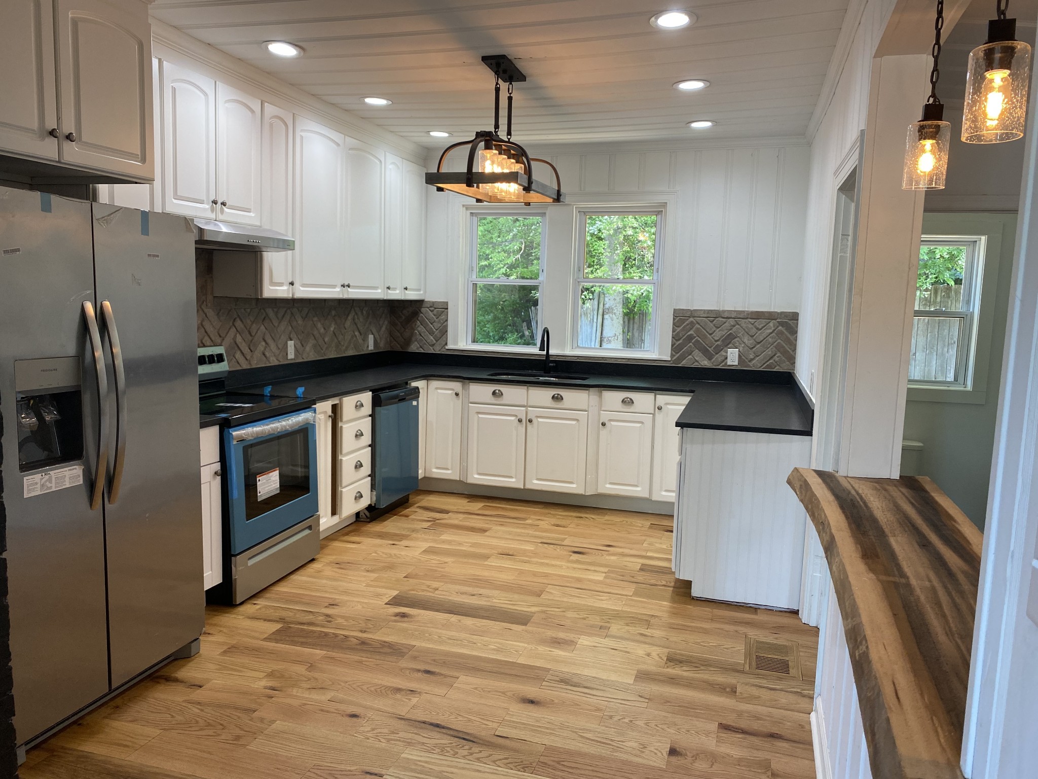 212 Rayon Dr