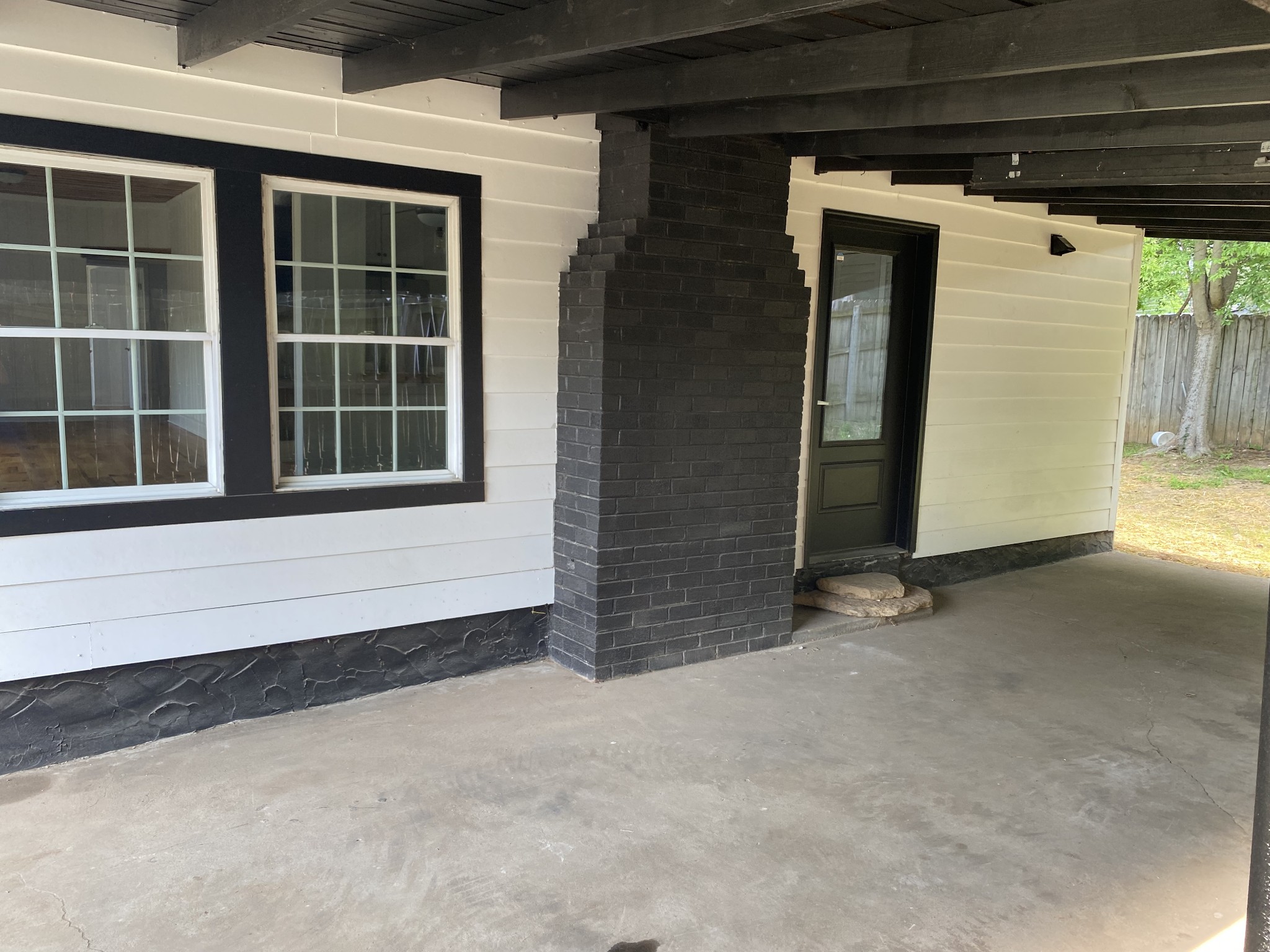 212 Rayon Dr