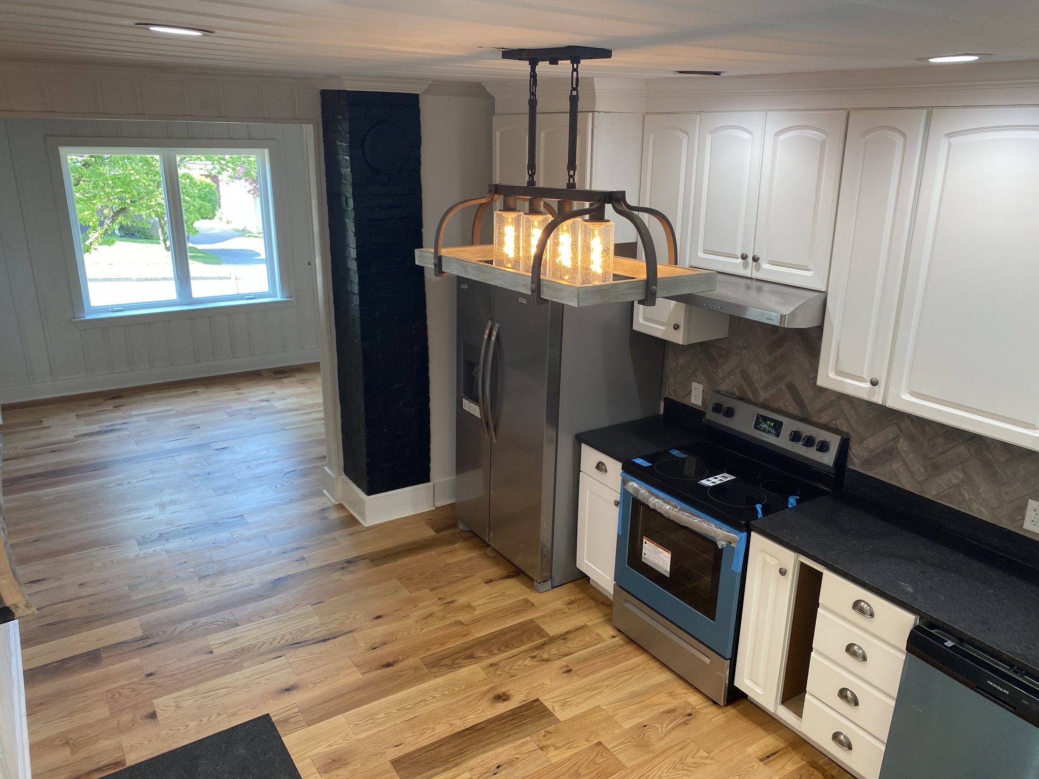 212 Rayon Dr