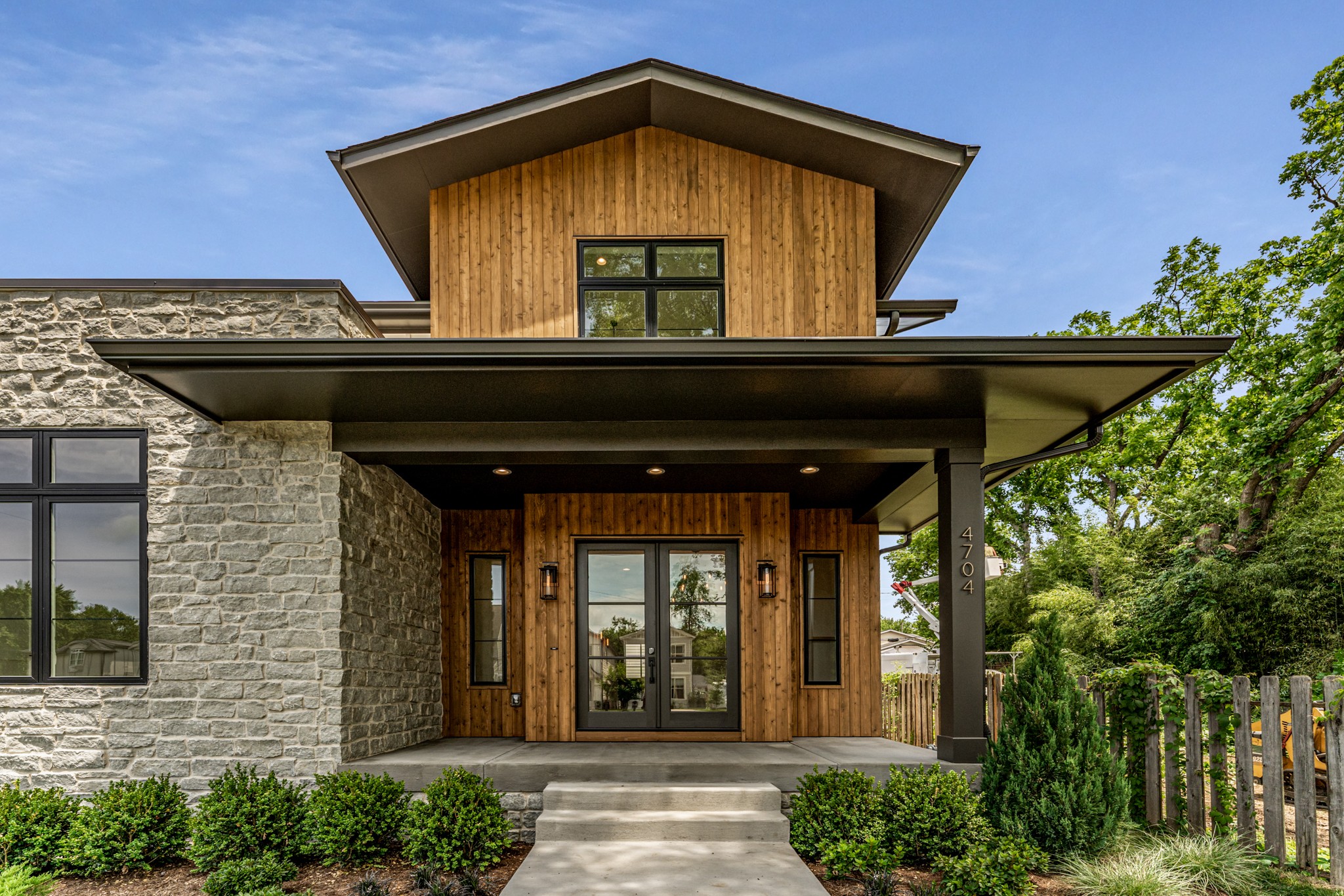 4704 Dakota Ave