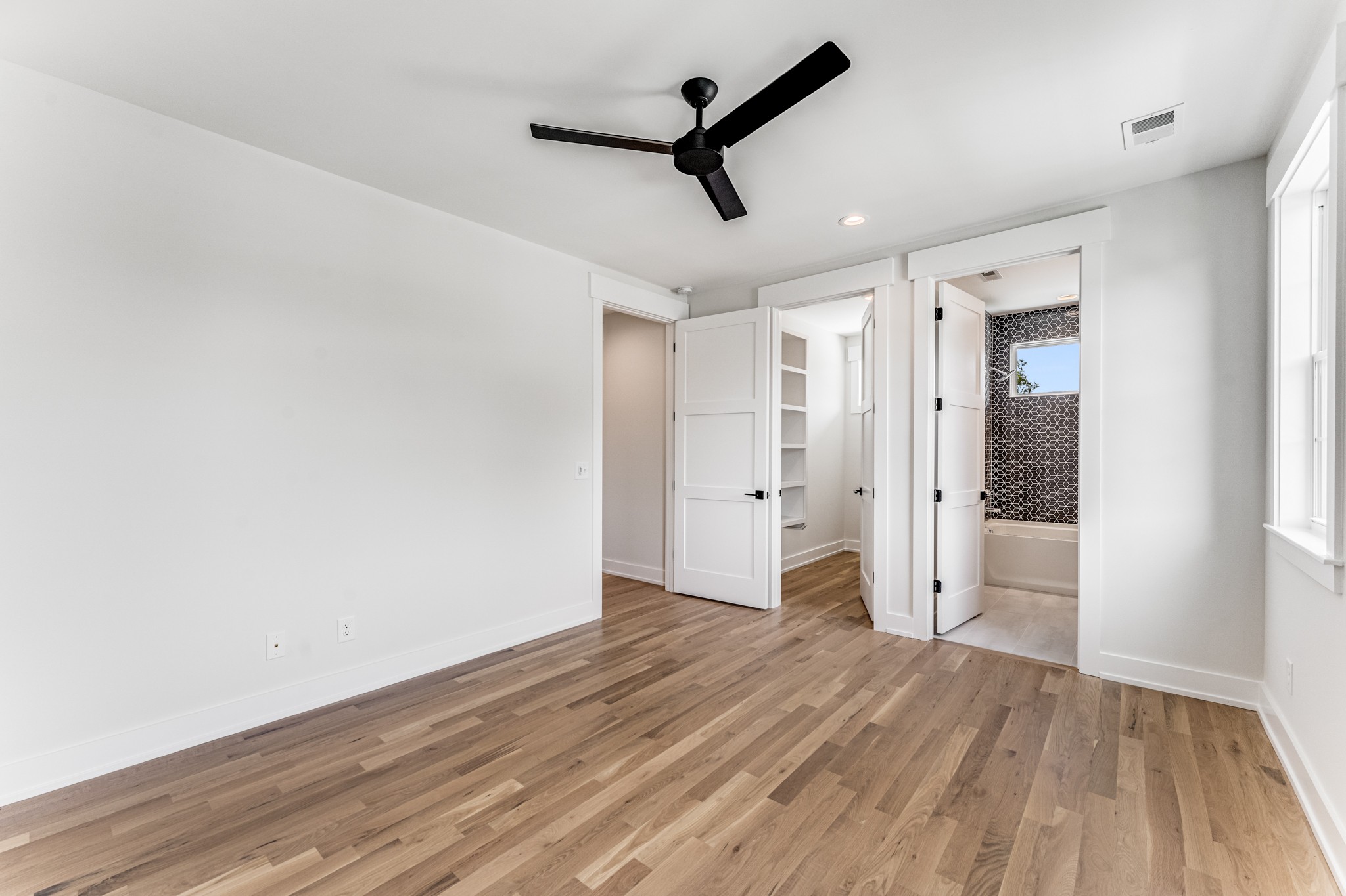 4704 Dakota Ave