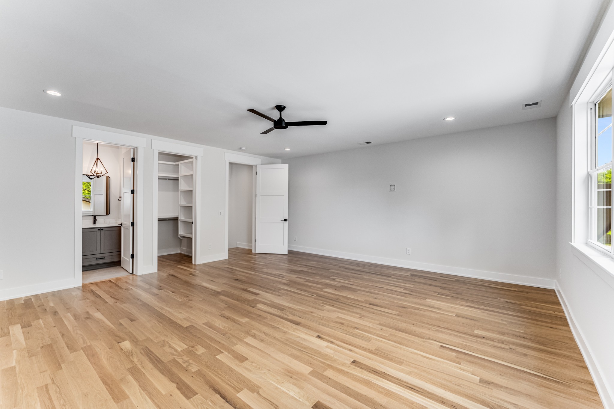 4704 Dakota Ave