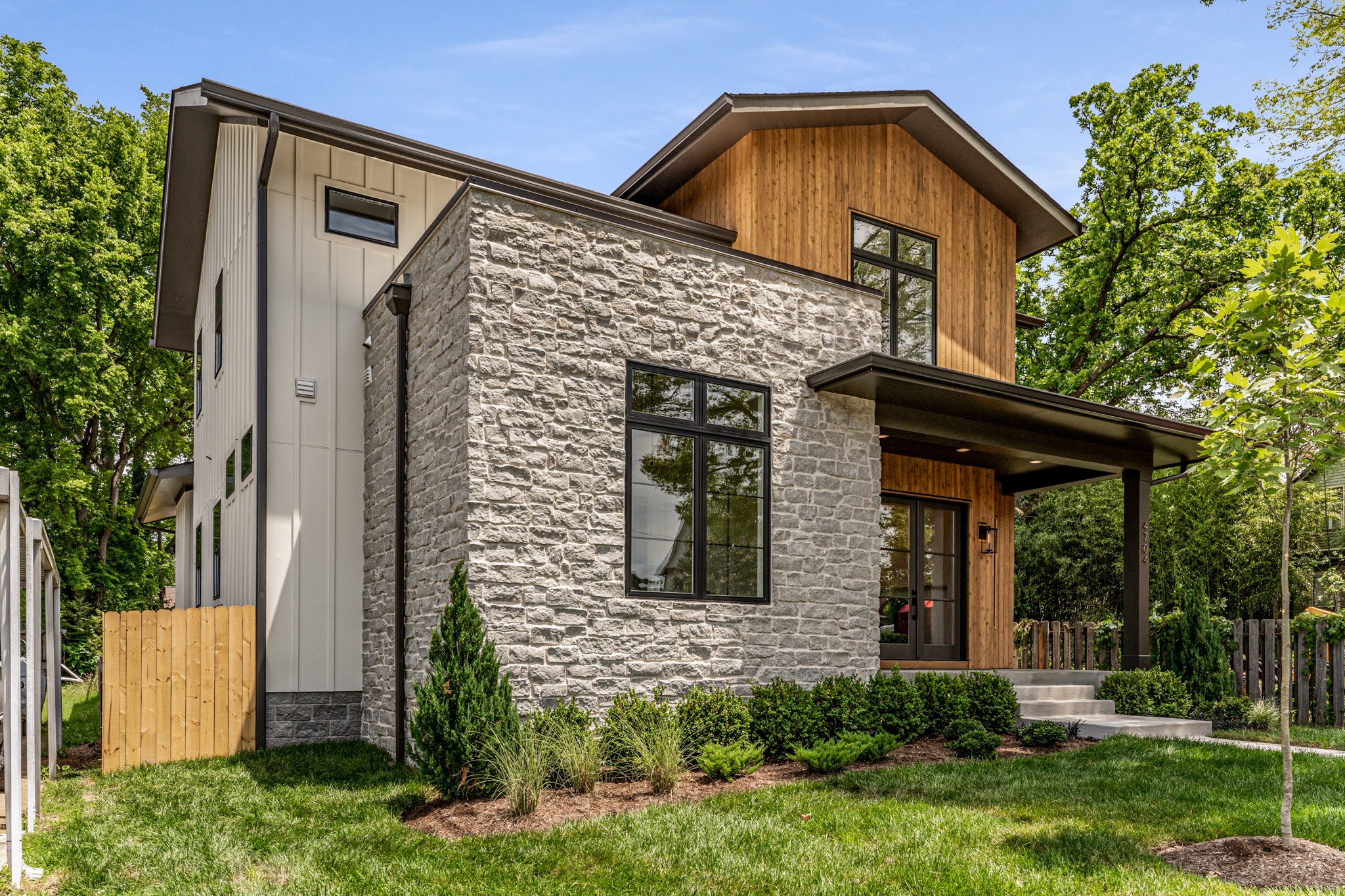 4704 Dakota Ave
