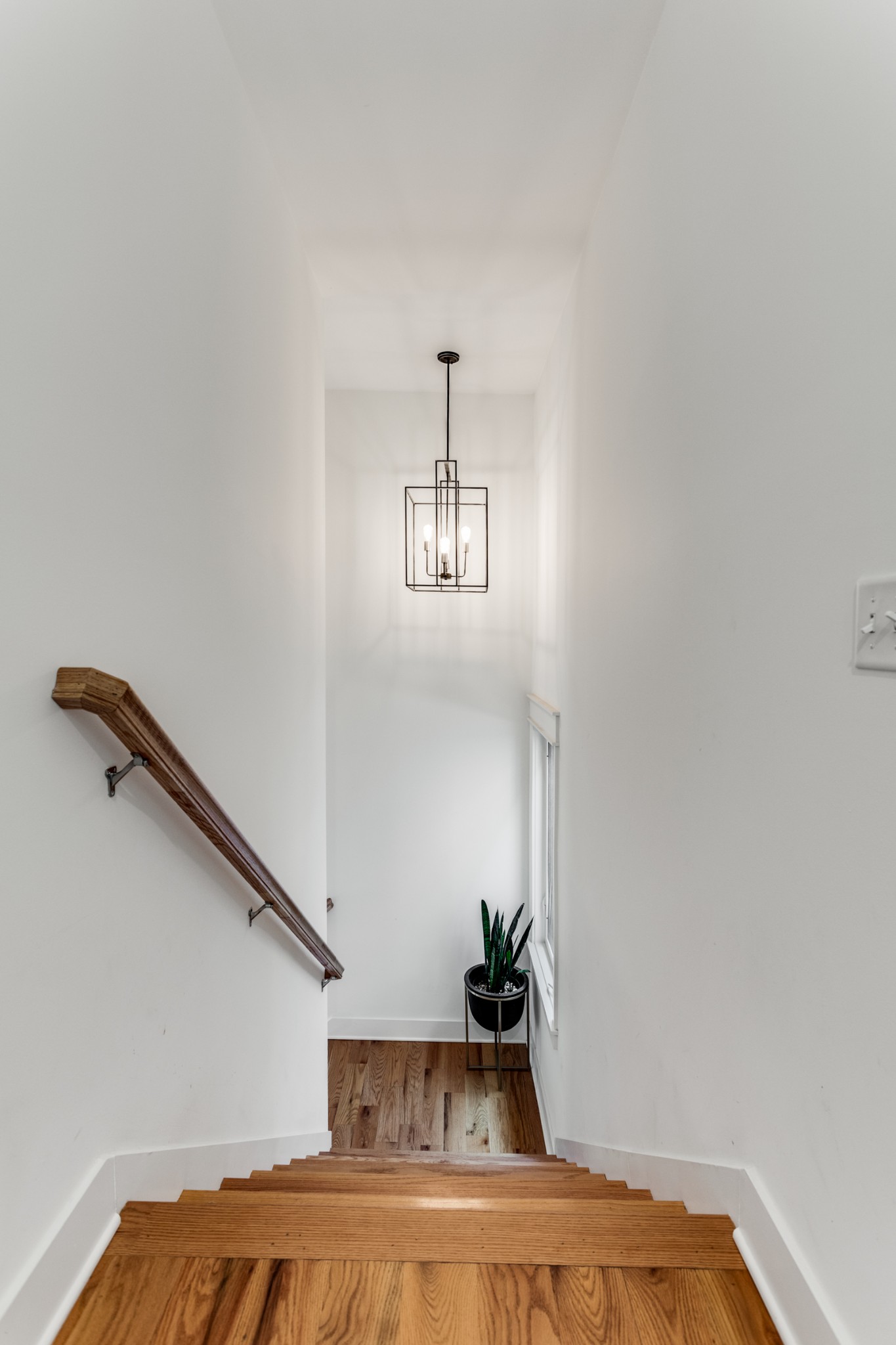 553A Moore Ave