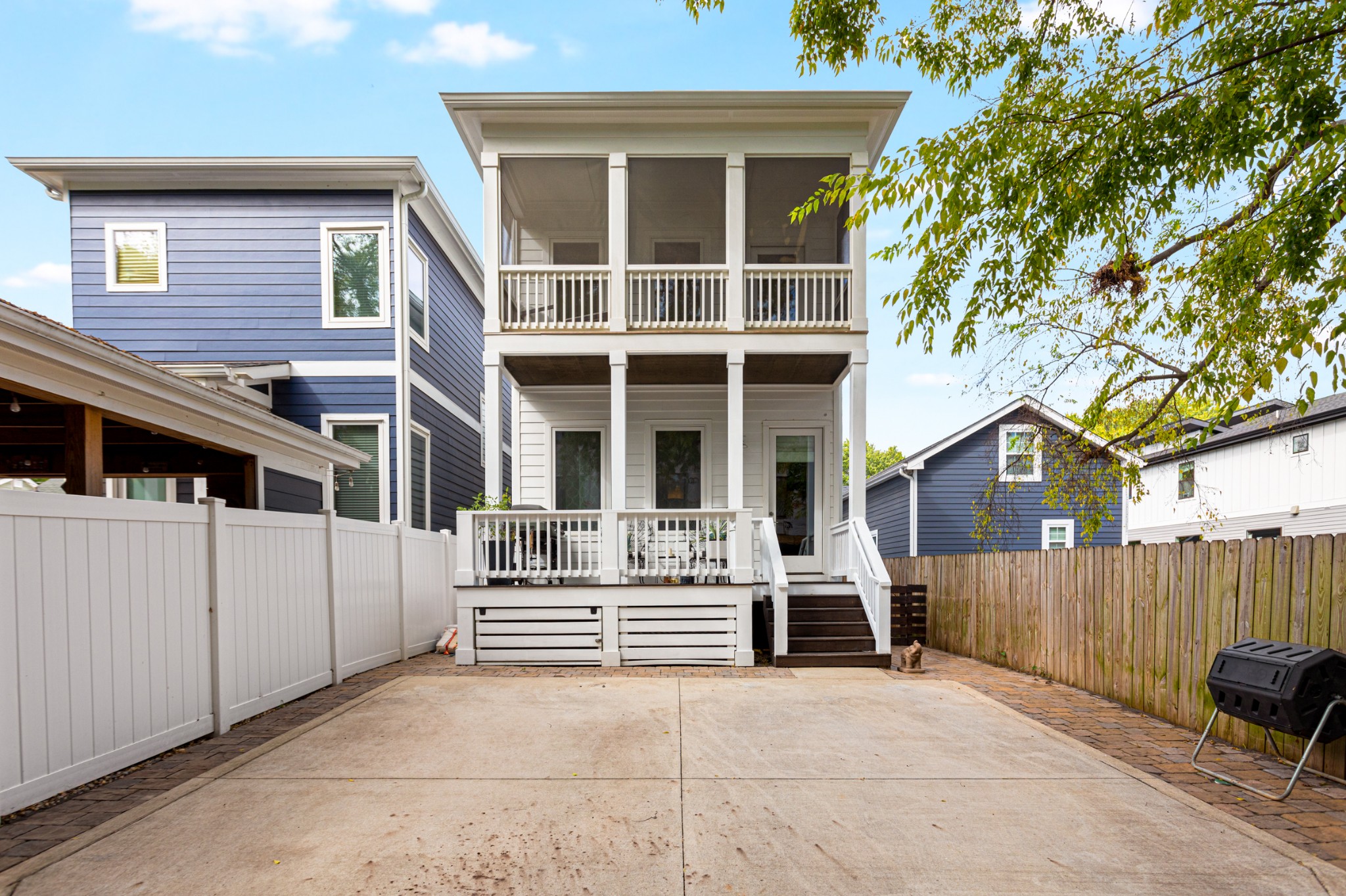 553A Moore Ave